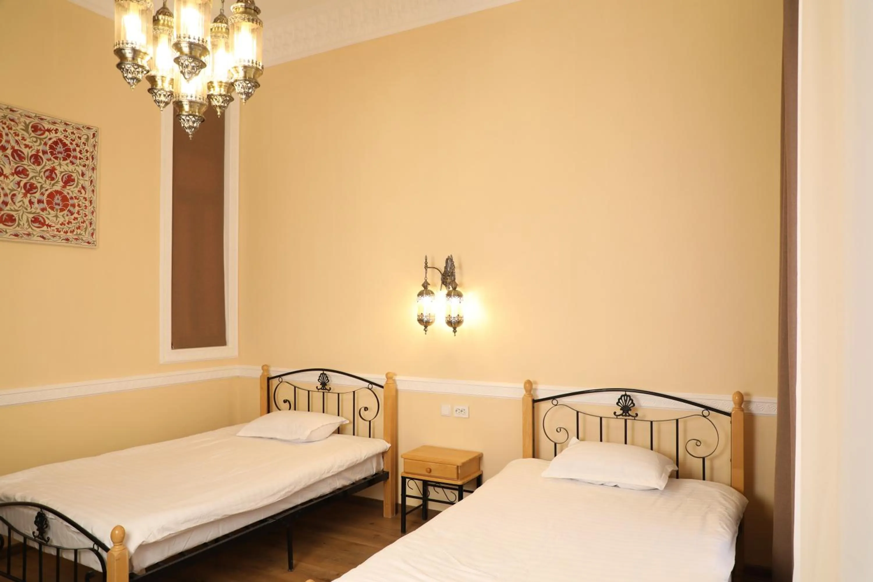 Photo of the whole room, Bed in Zargaron Boutique