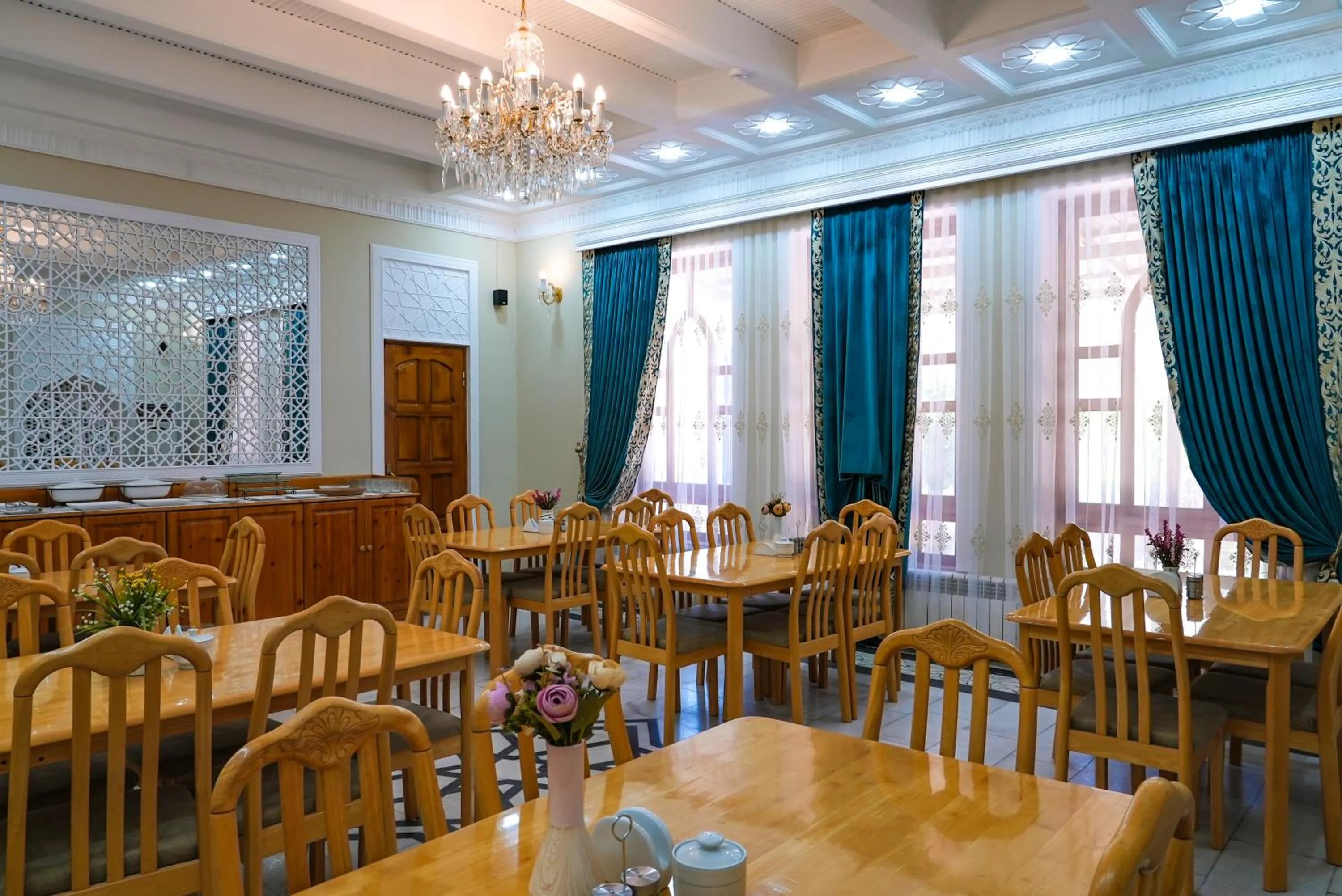 Restaurant/places to eat in Zargaron Boutique