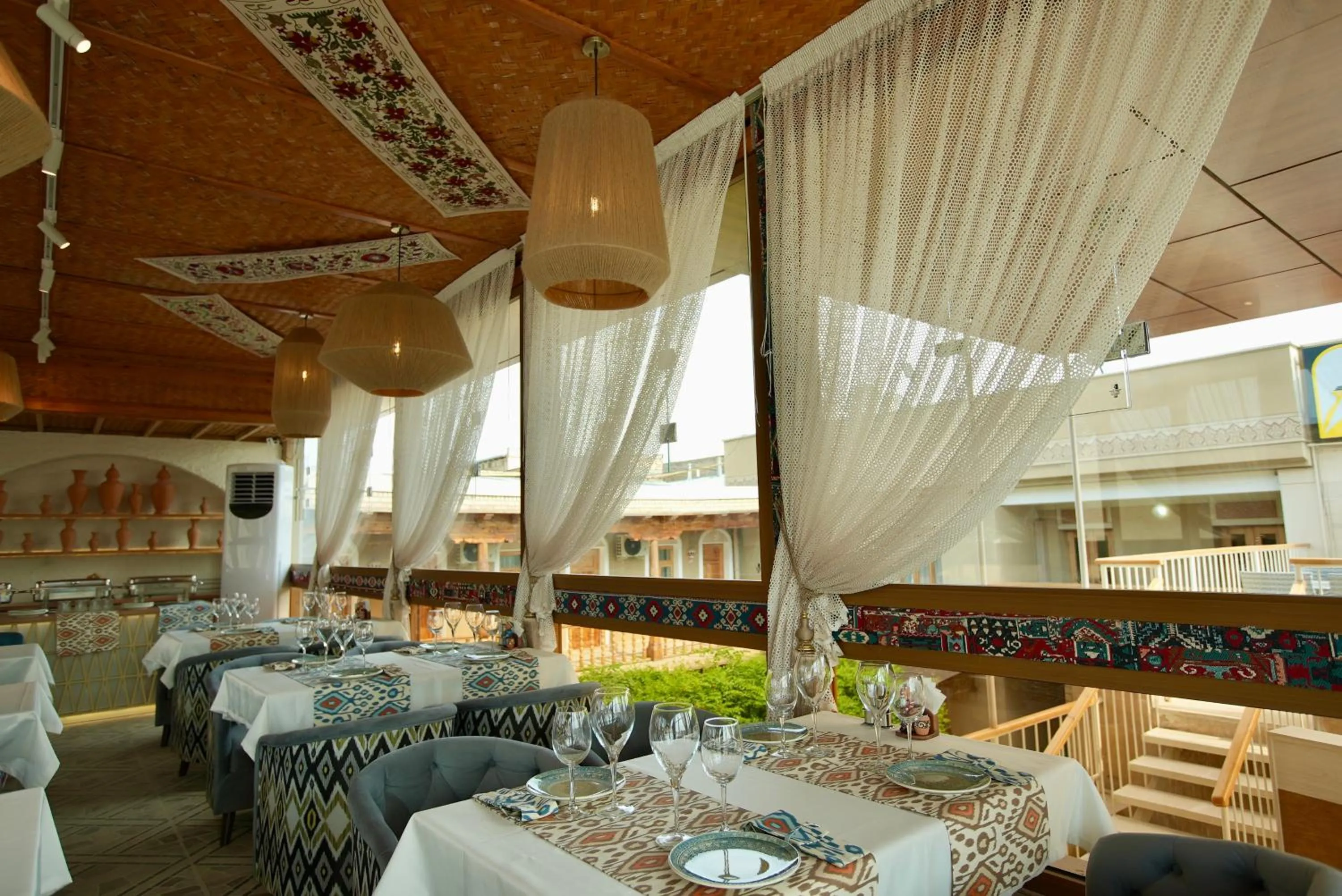 Restaurant/places to eat in Zargaron Boutique