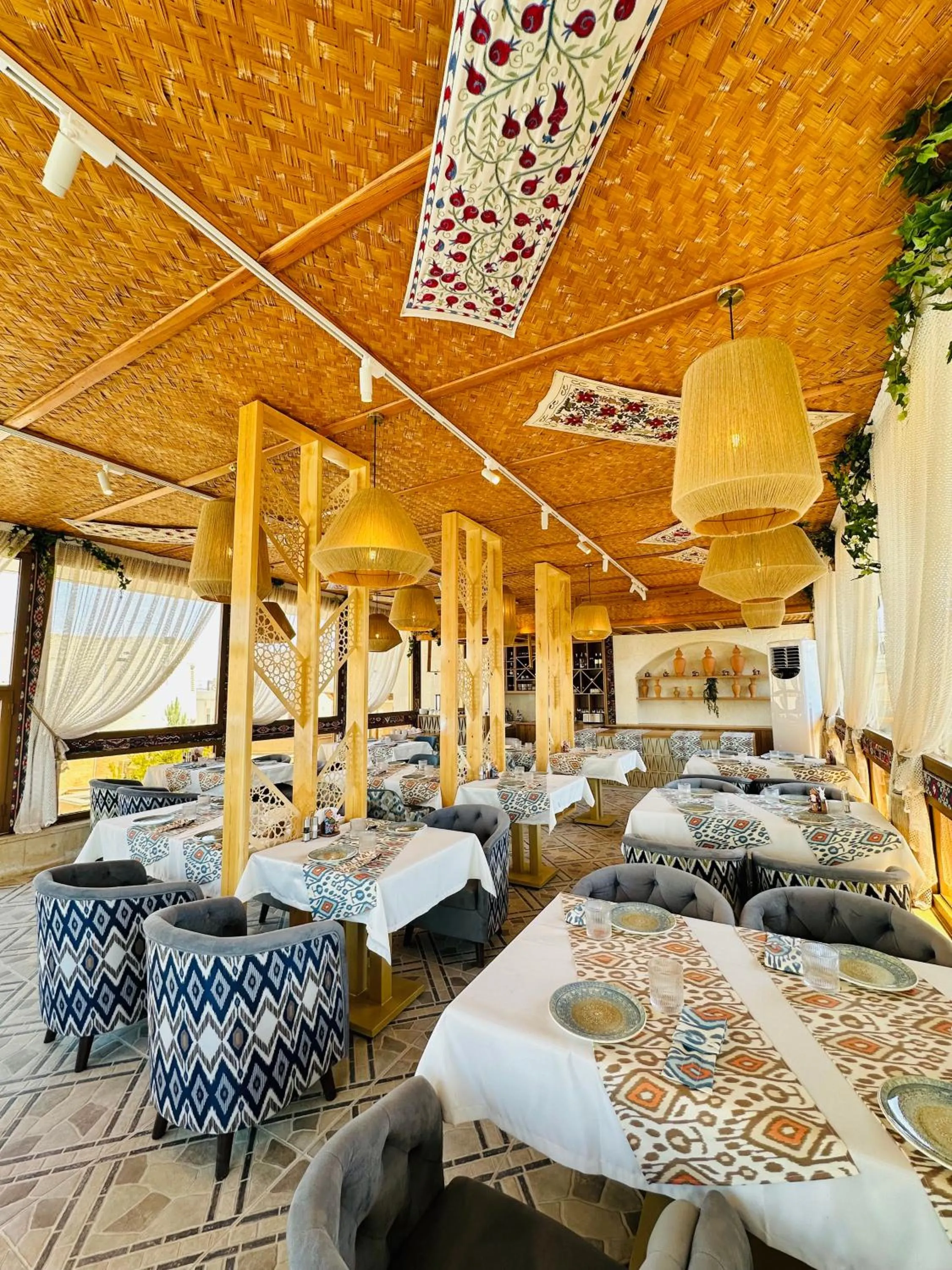 Restaurant/places to eat in Zargaron Boutique