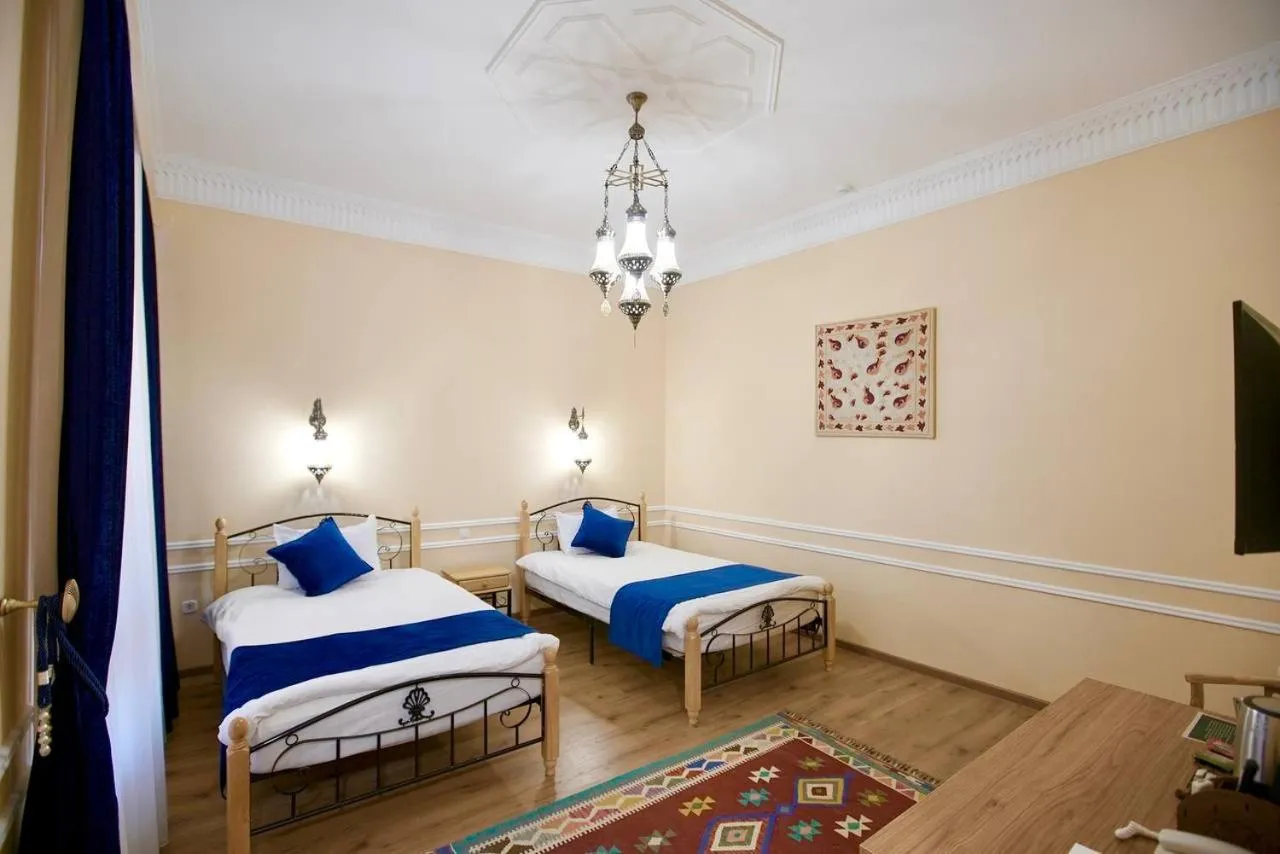 Photo of the whole room, Bed in Zargaron Boutique