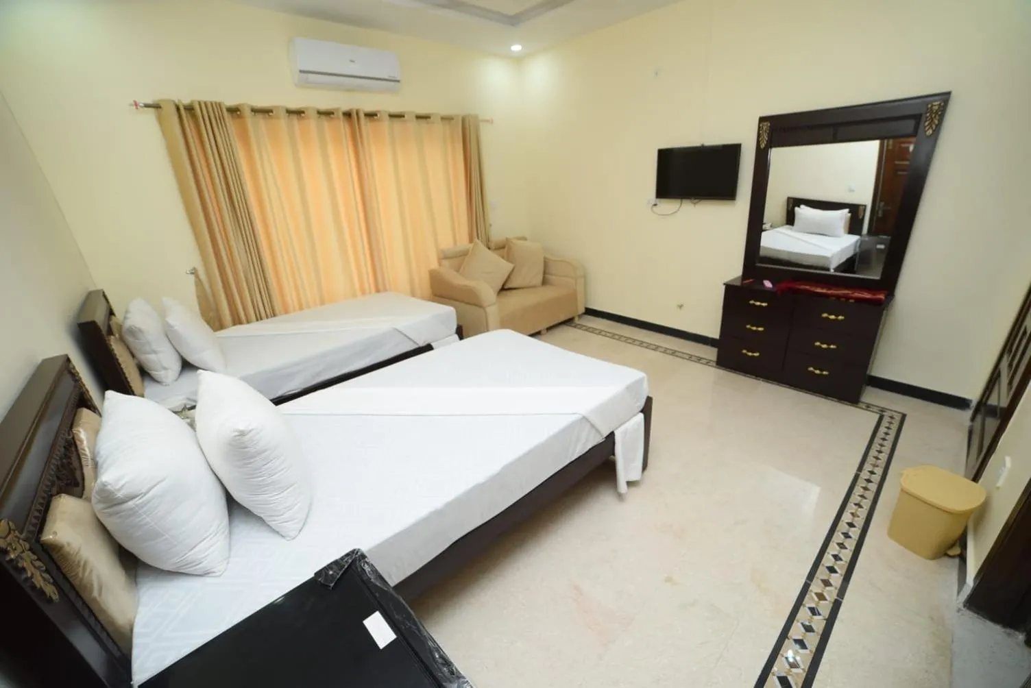 Royal Blue inn Hotel