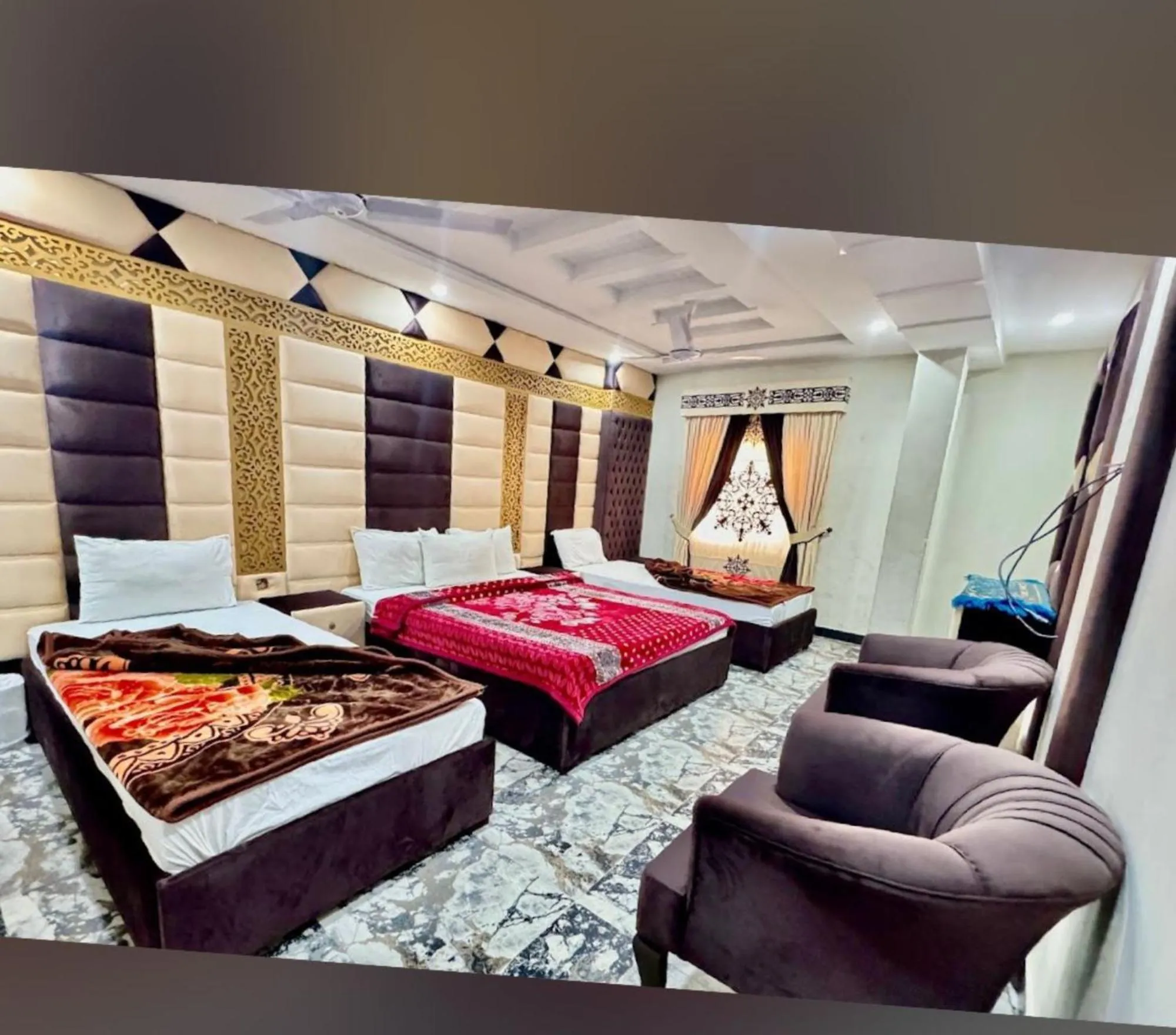 Communal lounge/ TV room, Bed in Royal Blue inn Hotel