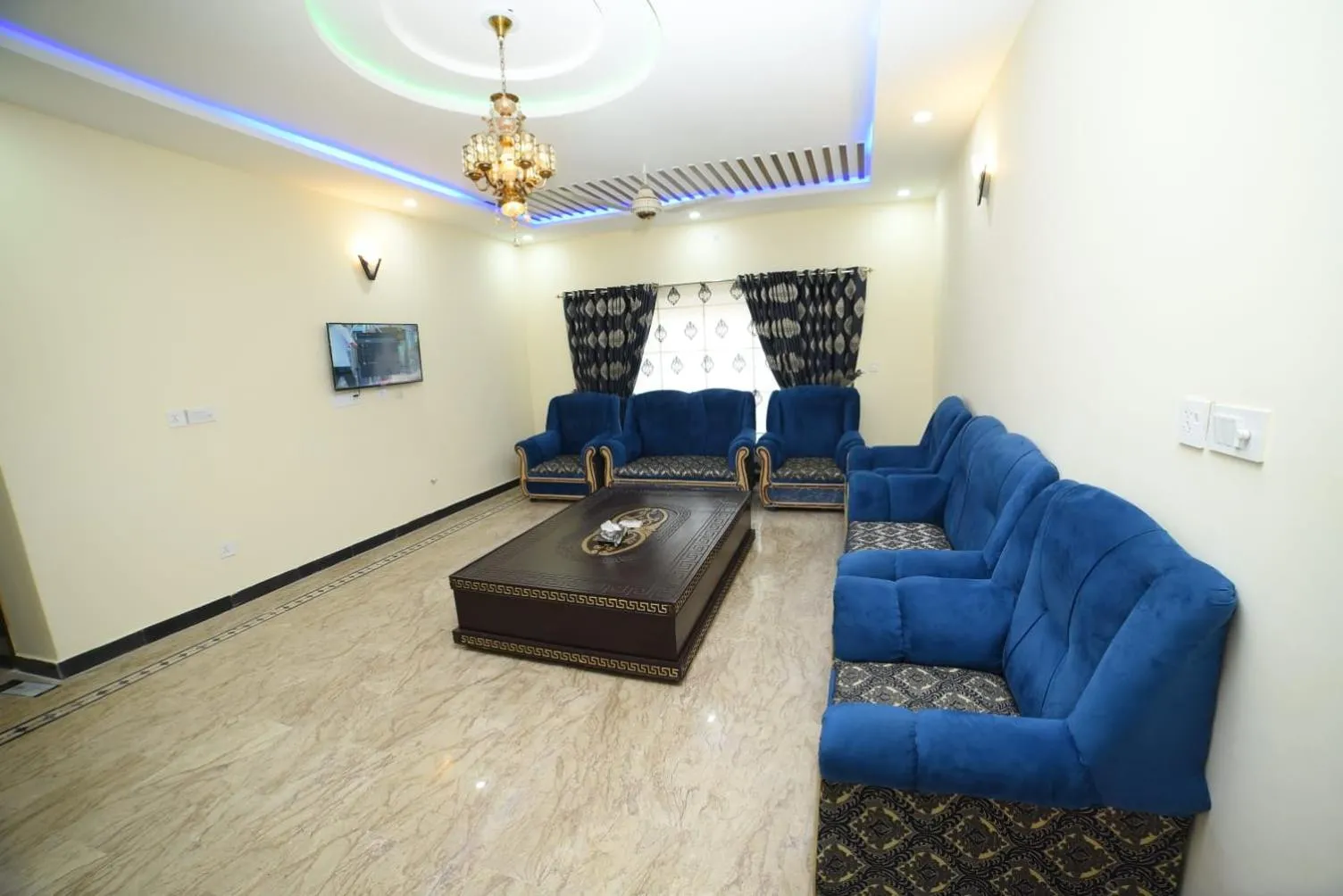 Royal Blue inn Hotel