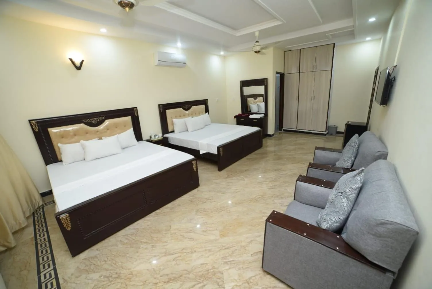 Royal Blue inn Hotel