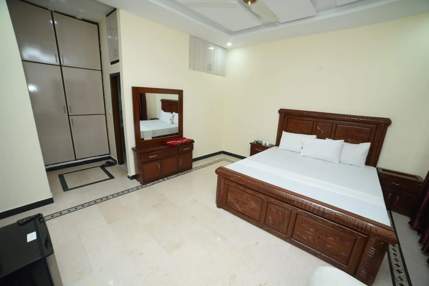 Royal Blue inn Hotel
