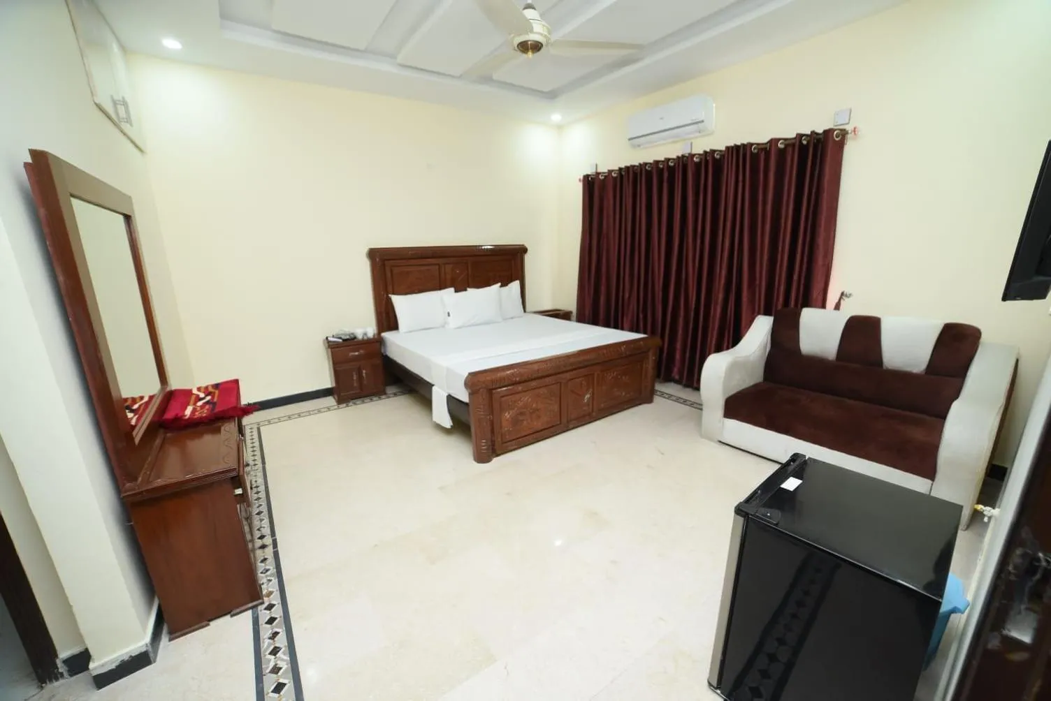 Royal Blue inn Hotel