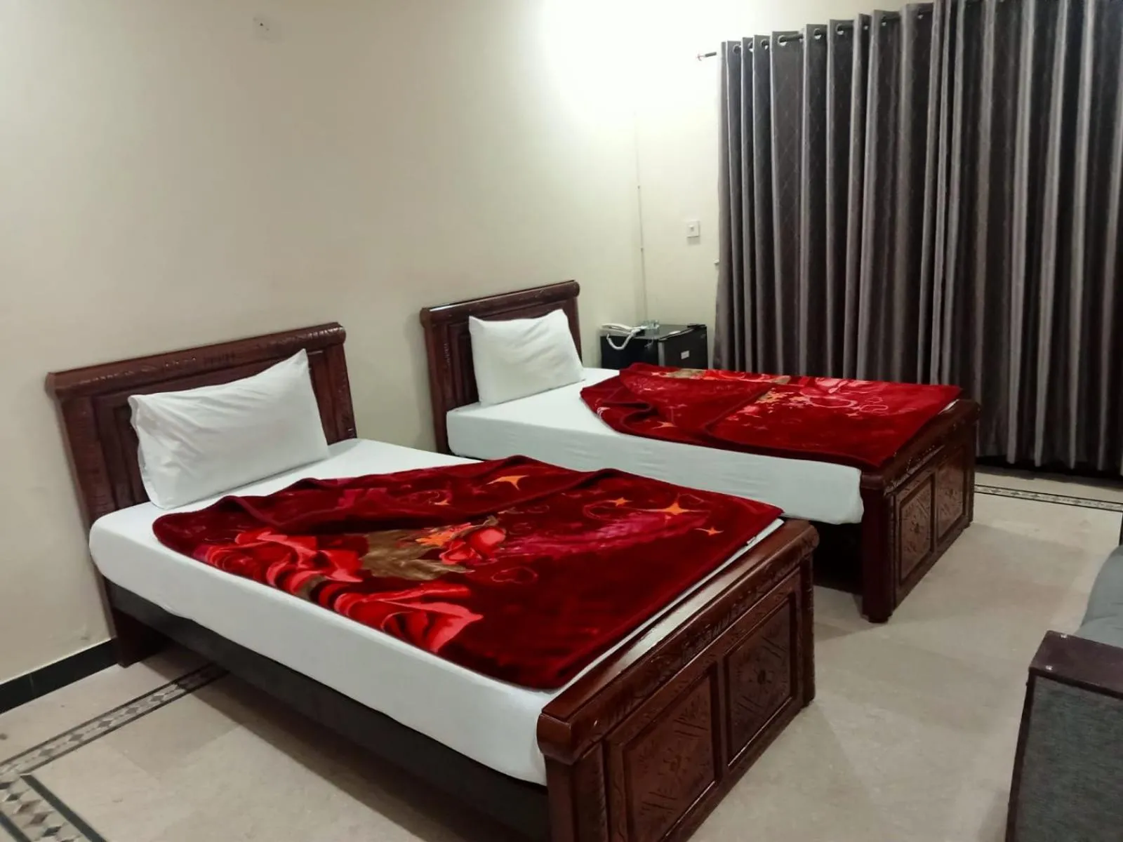 Bed in Royal Blue inn Hotel