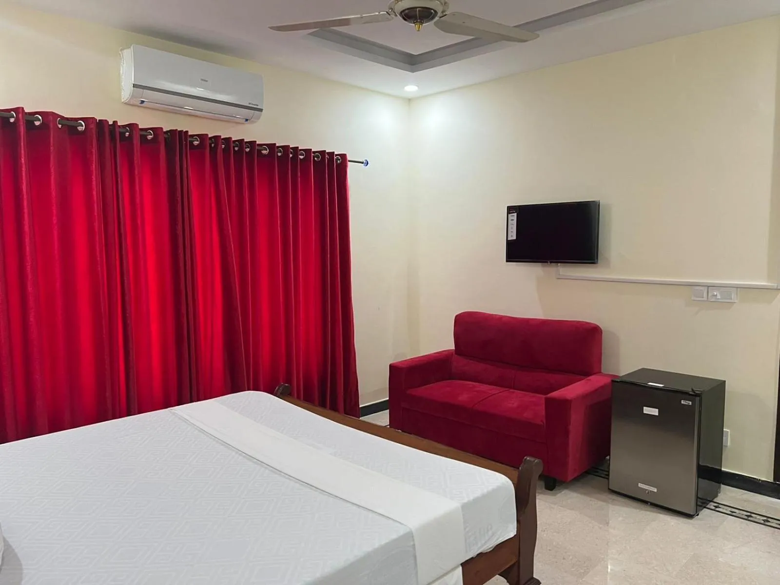 Royal Blue inn Hotel