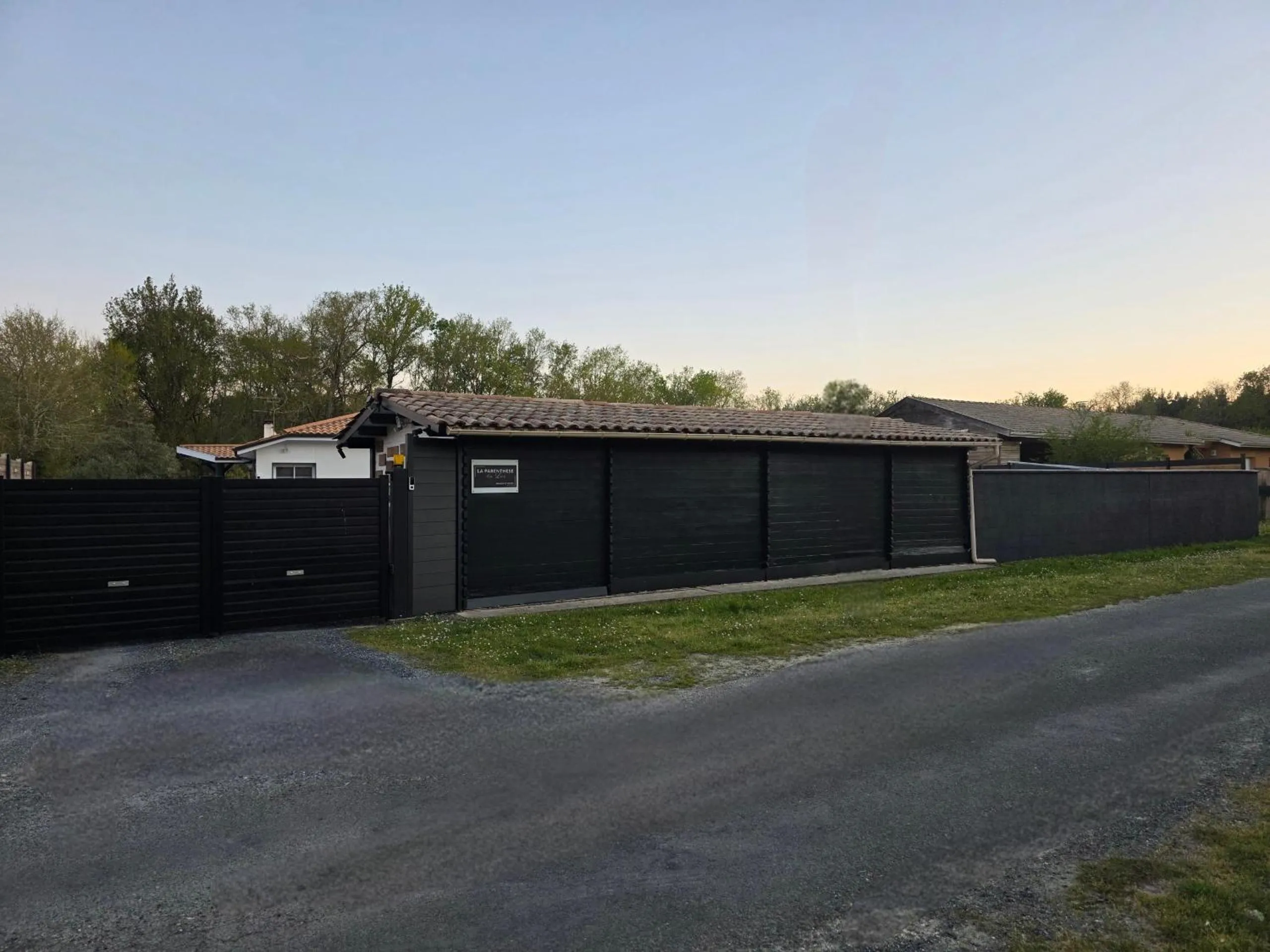 Property building in La Parenthèse du Las, Maison d'hôtes, Piscine et Spa, entre Bordeaux et Cap Ferret