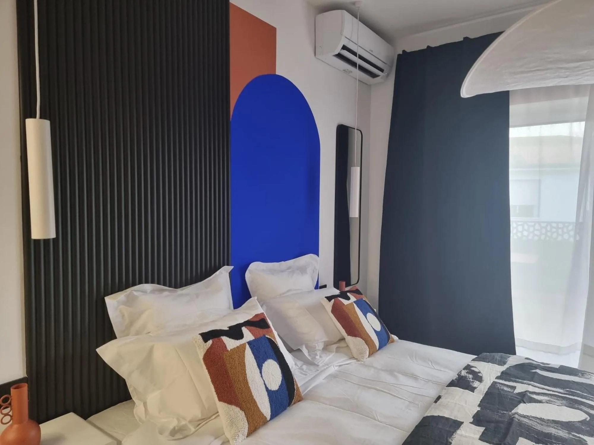 Bedroom, Bed in La Parenthèse du Las, Maison d'hôtes avec Piscine et Spa