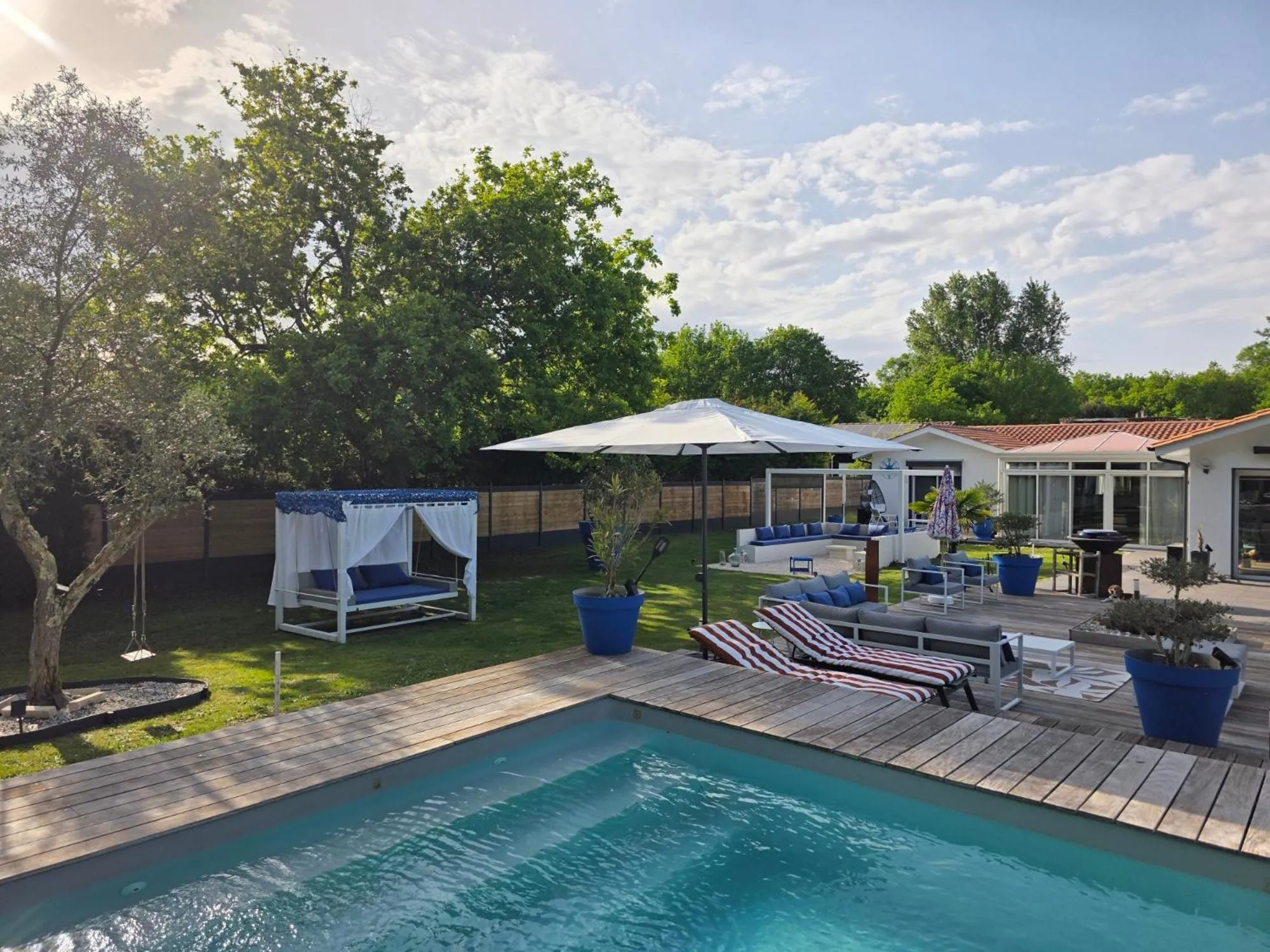 Garden in La Parenthèse du Las, Maison d'hôtes avec Piscine et Spa
