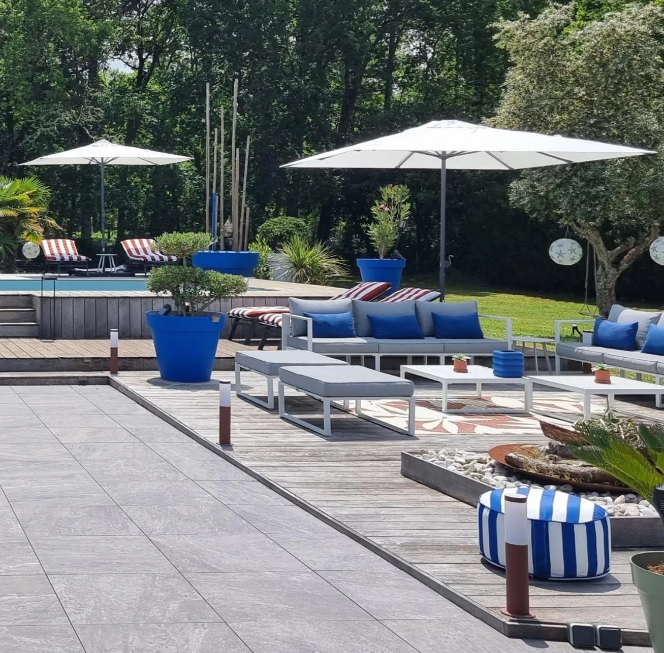 Patio in La Parenthèse du Las, Maison d'hôtes avec Piscine et Spa