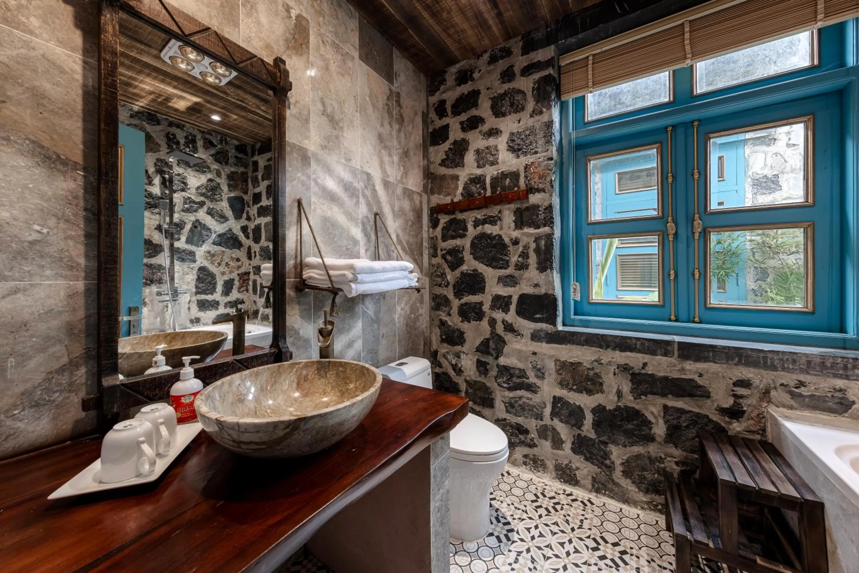 Shower in ChezCao Rice Field Ecolodge Ninh Binh