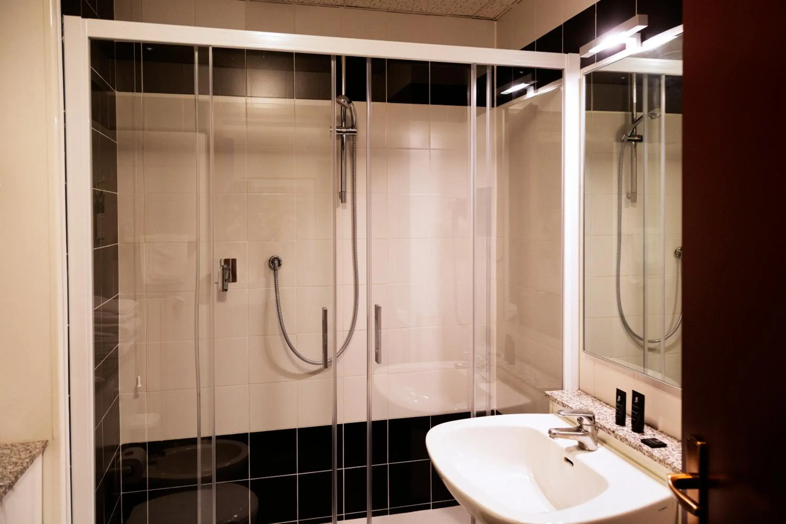 Bathroom in JR Hotels Bologna Amadeus Bathroom in JR Hotels Bologna Amadeus