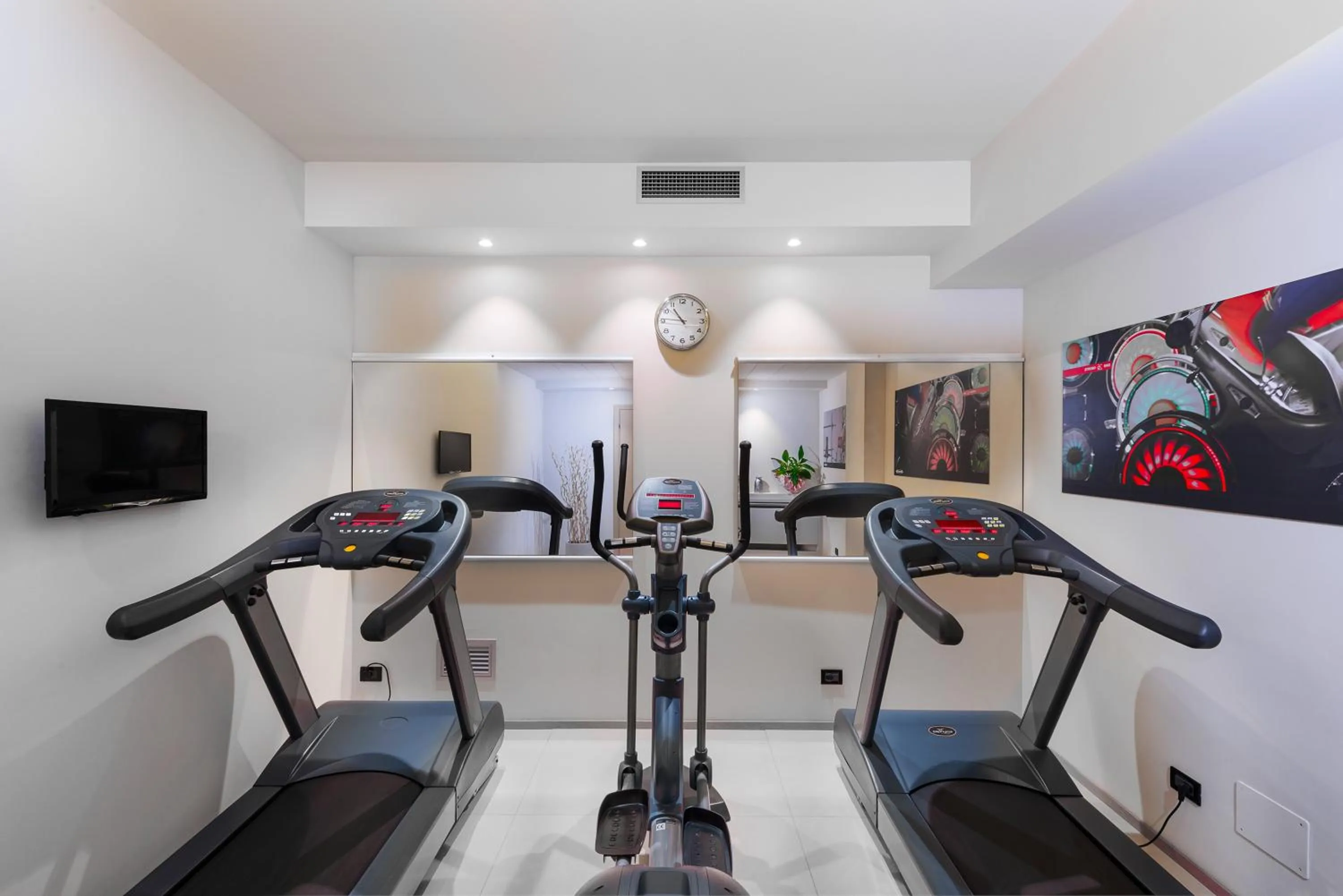 Fitness centre/facilities in JR Hotels Bologna Amadeus