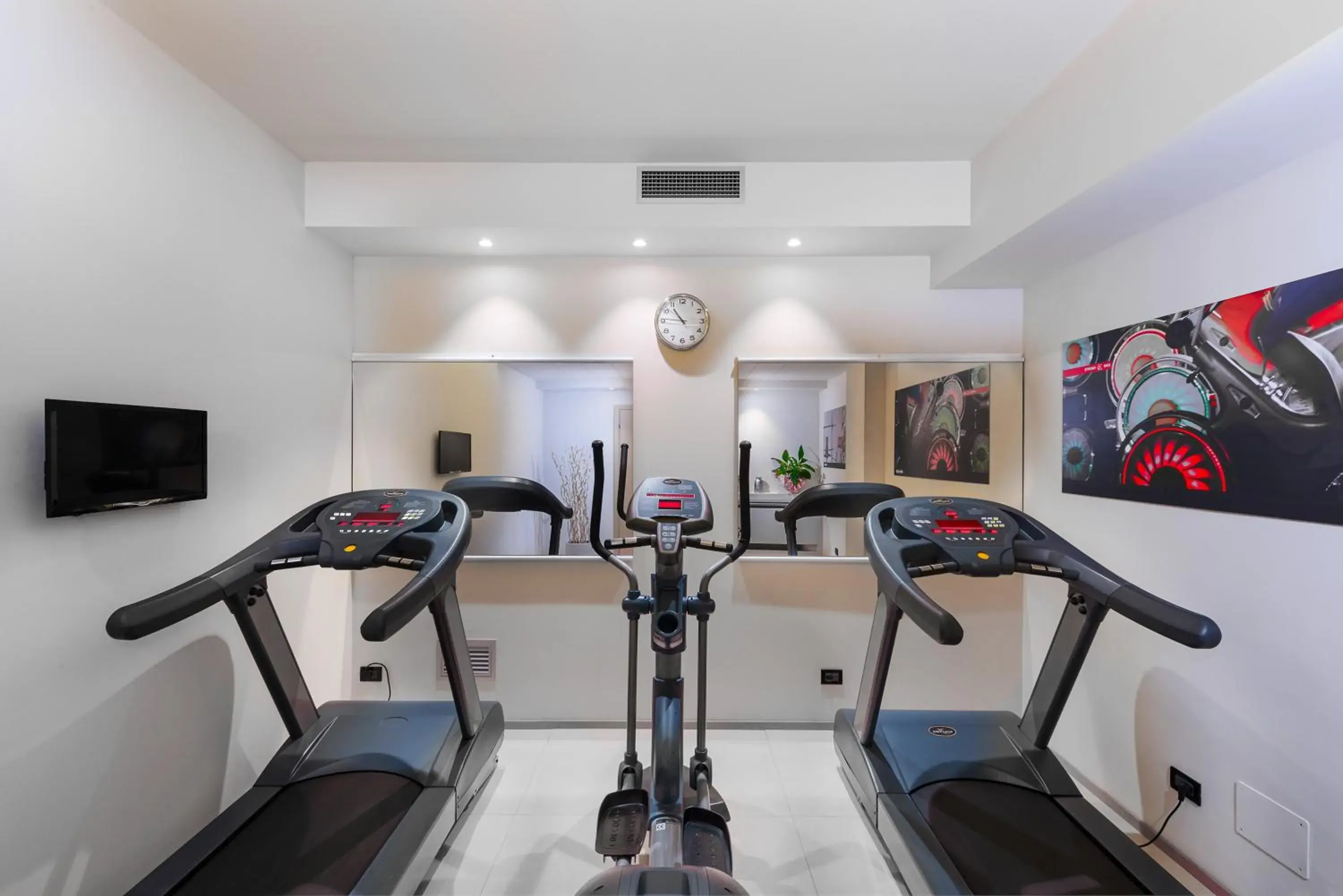 Fitness centre/facilities in JR Hotels Bologna Amadeus Fitness centre/facilities in JR Hotels Bologna Amadeus