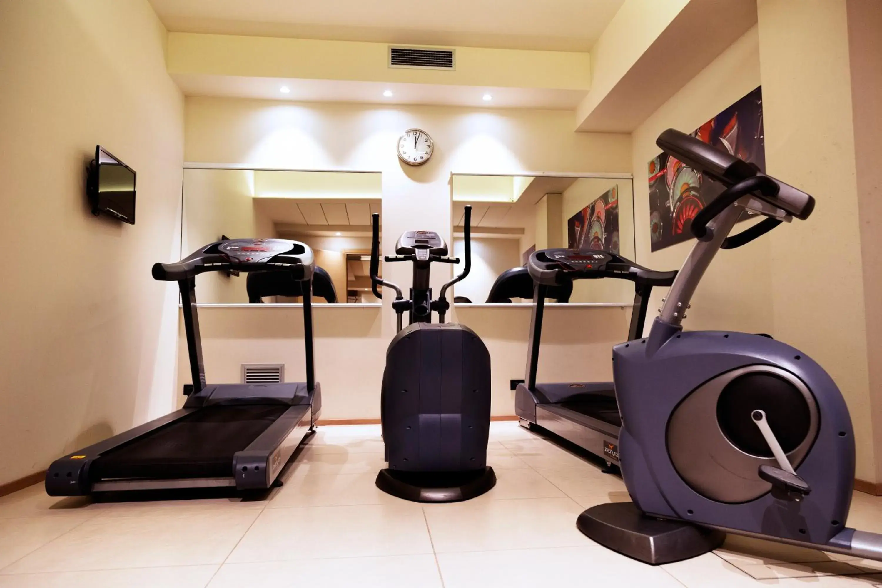Fitness centre/facilities in JR Hotels Bologna Amadeus Fitness centre/facilities in JR Hotels Bologna Amadeus