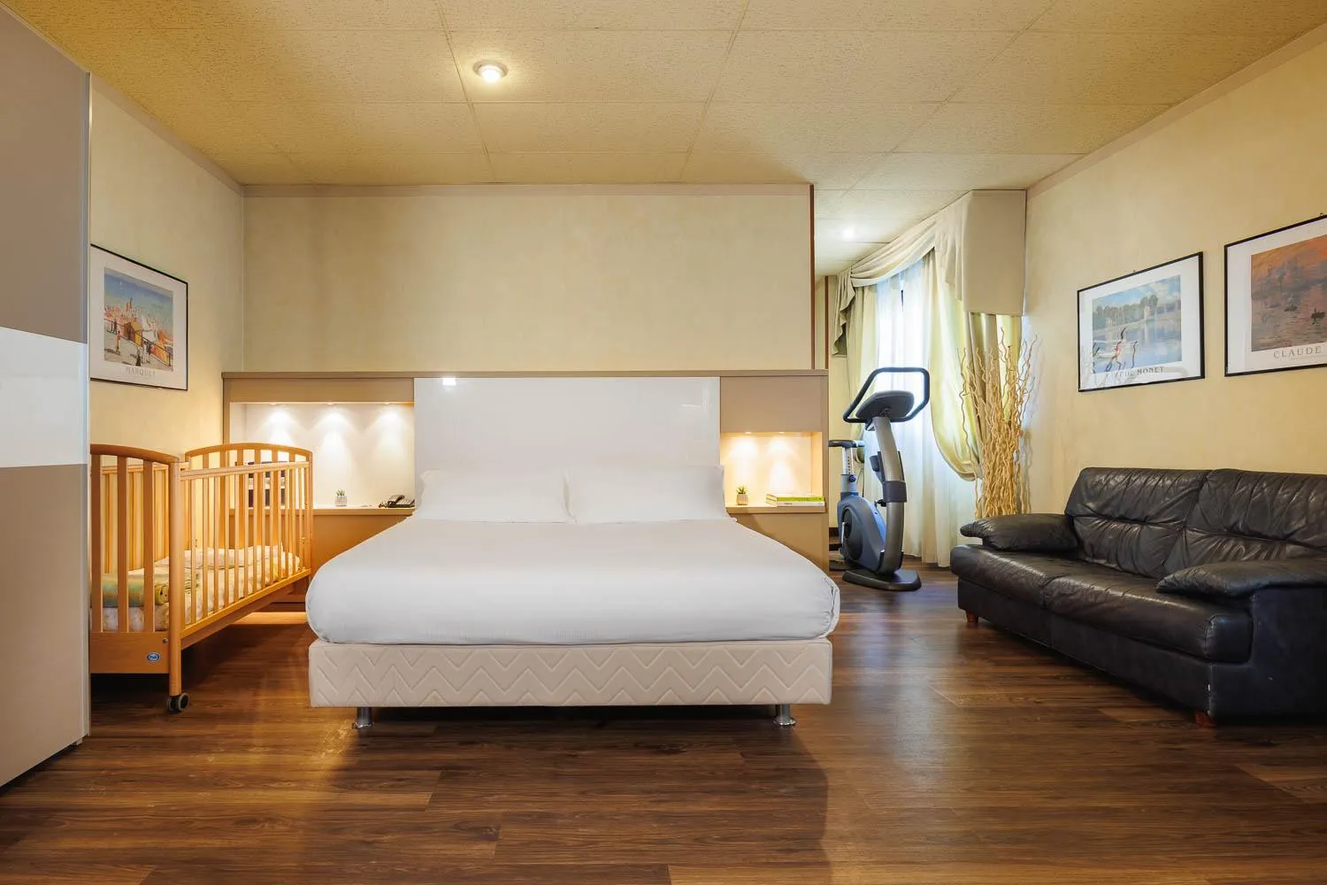 View (from property/room), Bed in JR Hotels Bologna Amadeus