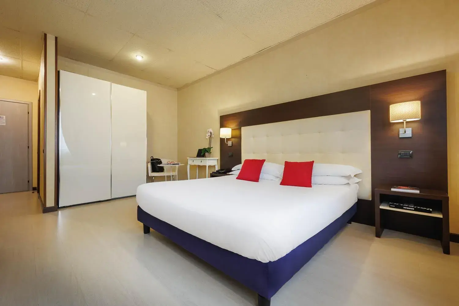 Bedroom, Bed in JR Hotels Bologna Amadeus Bedroom, Bed in JR Hotels Bologna Amadeus