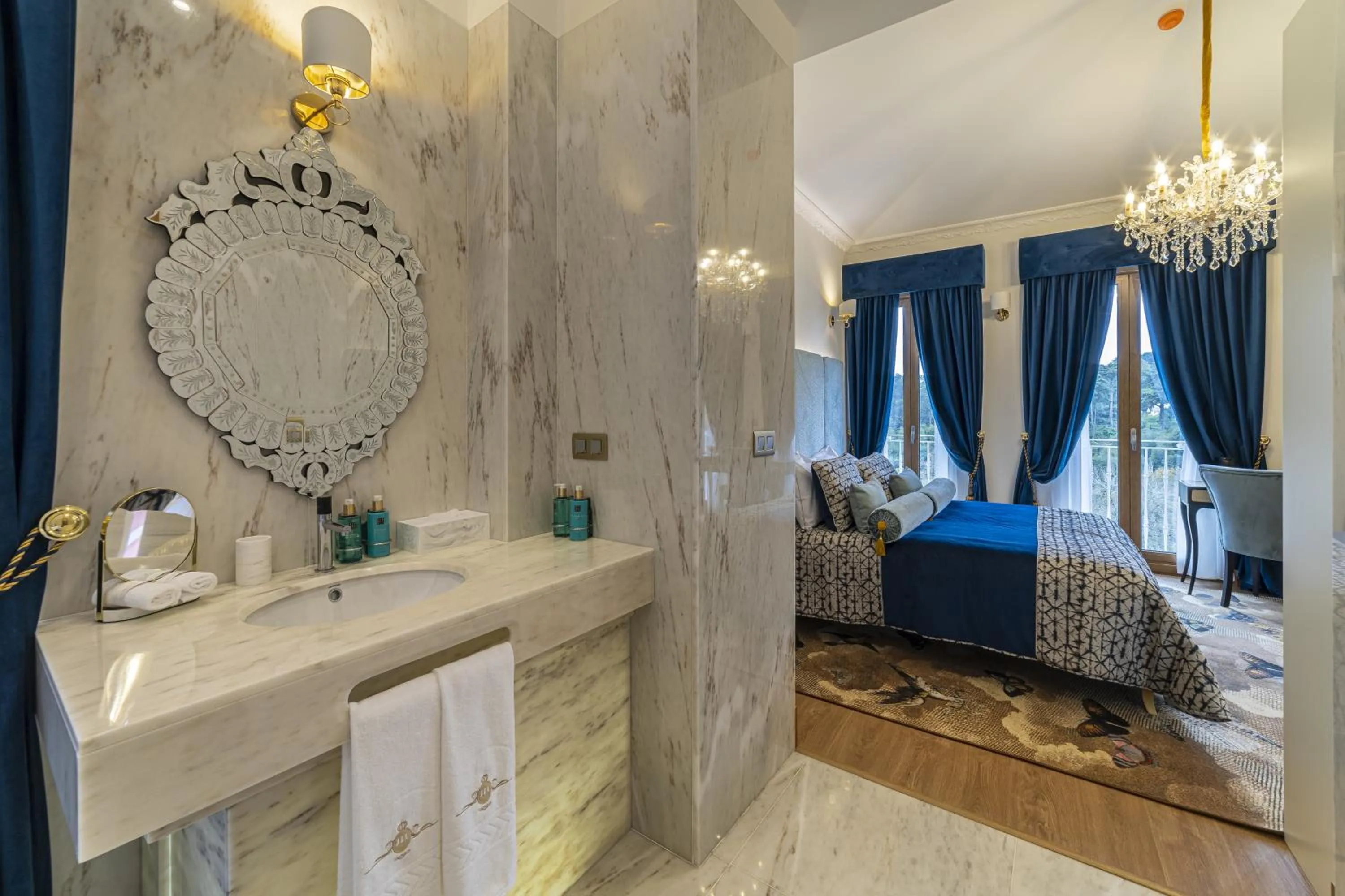 Bathroom in Sintra Marmòris Camélia