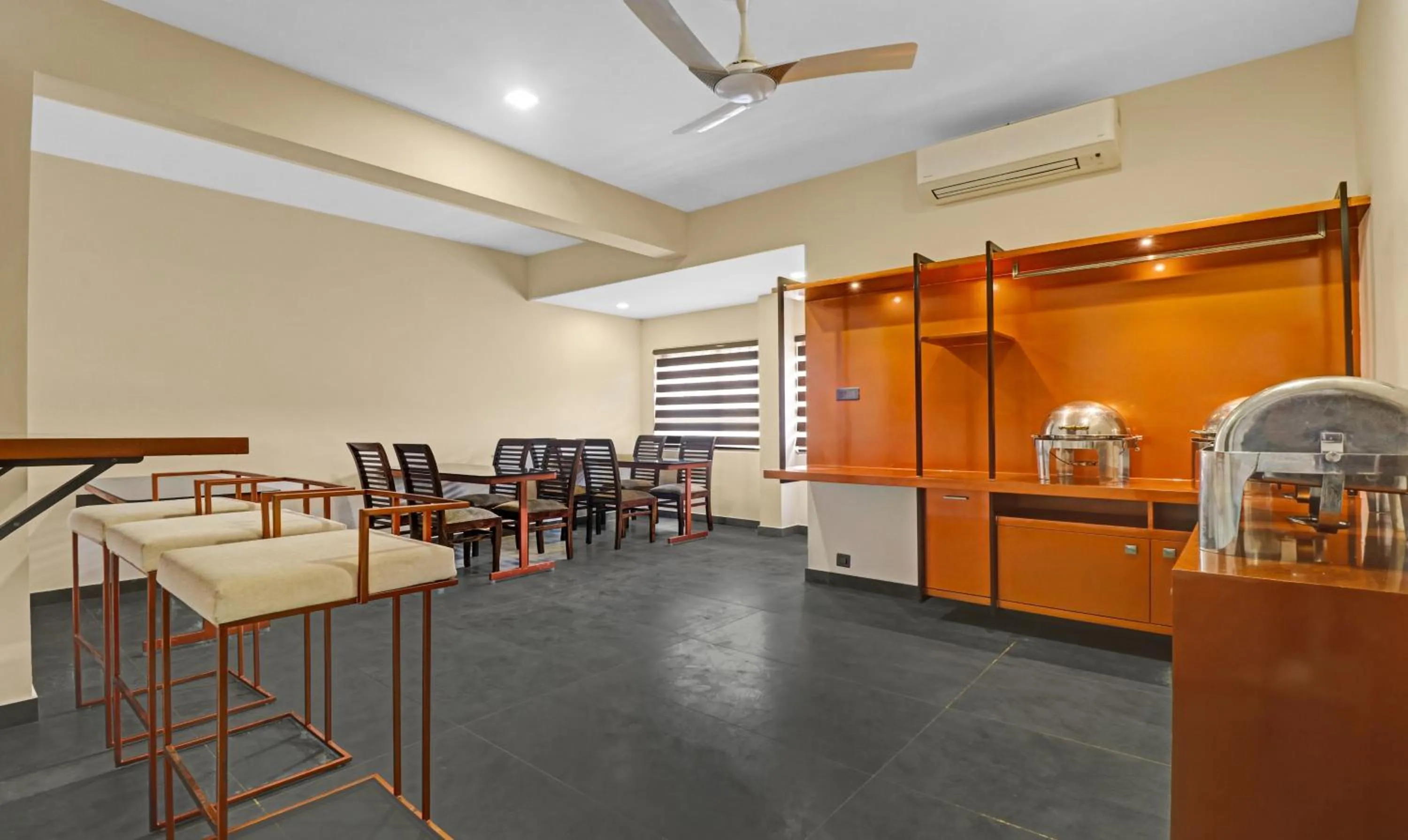 Dining area in Treebo Grand Vistara Airport Suites