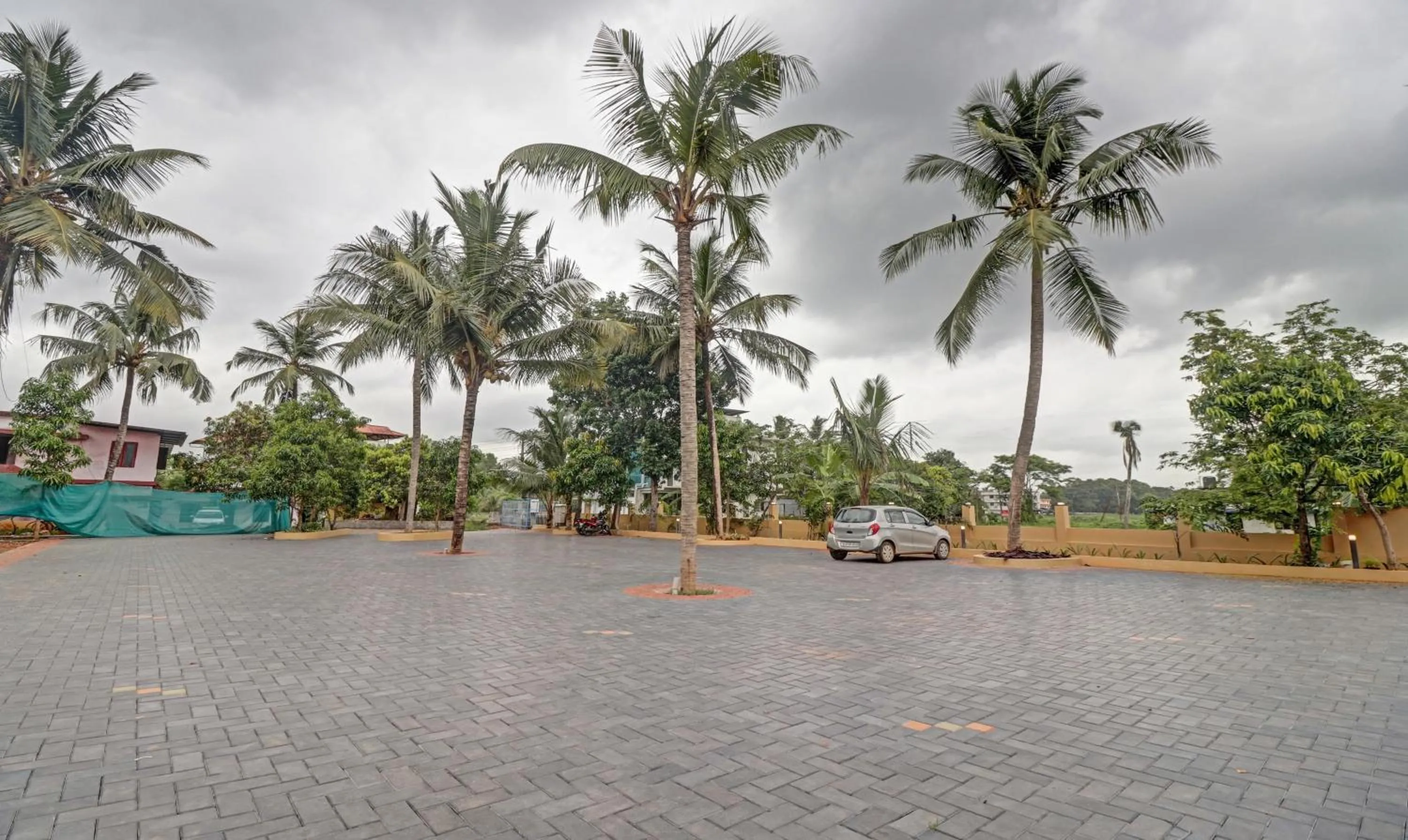 Parking in Treebo Grand Vistara Airport Suites