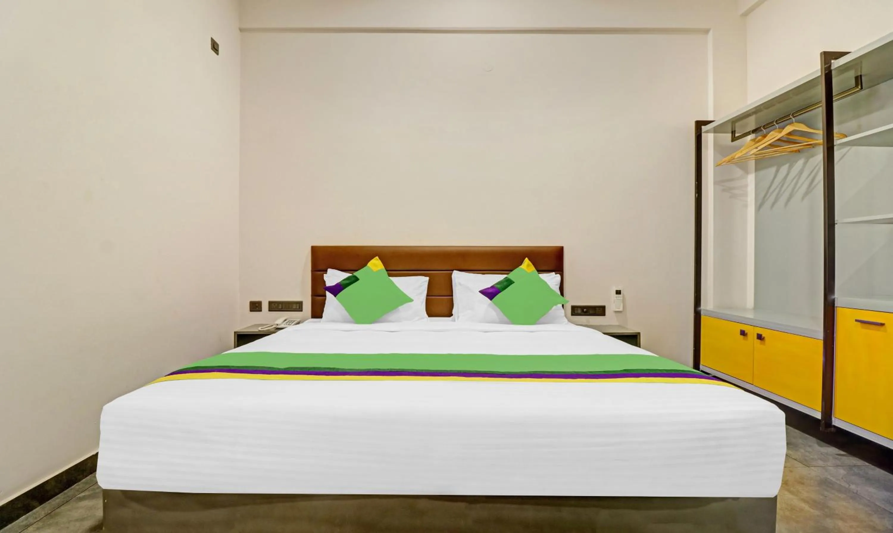 Bedroom, Bed in Treebo Grand Vistara Airport Suites