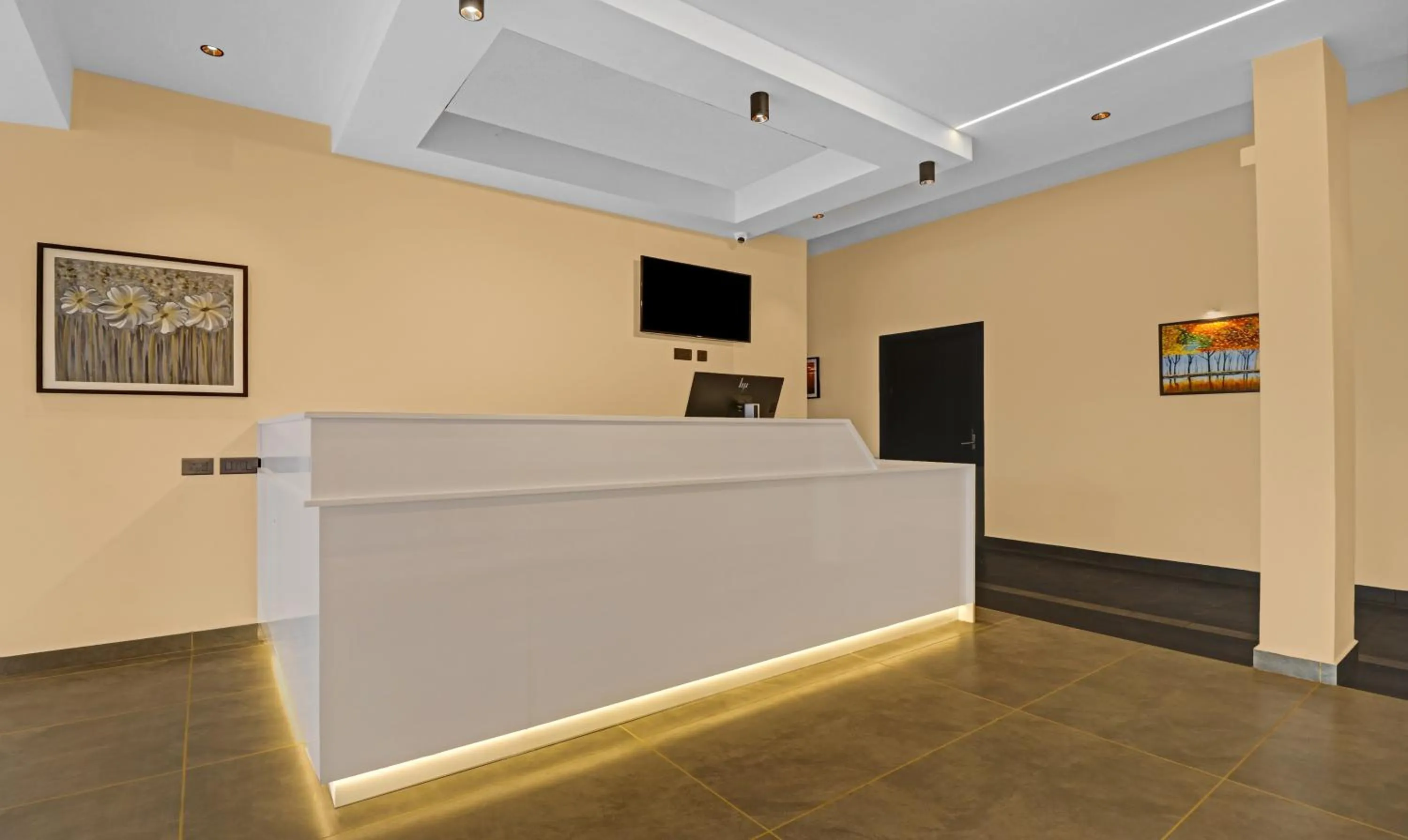 Lobby or reception in Treebo Grand Vistara Airport Suites