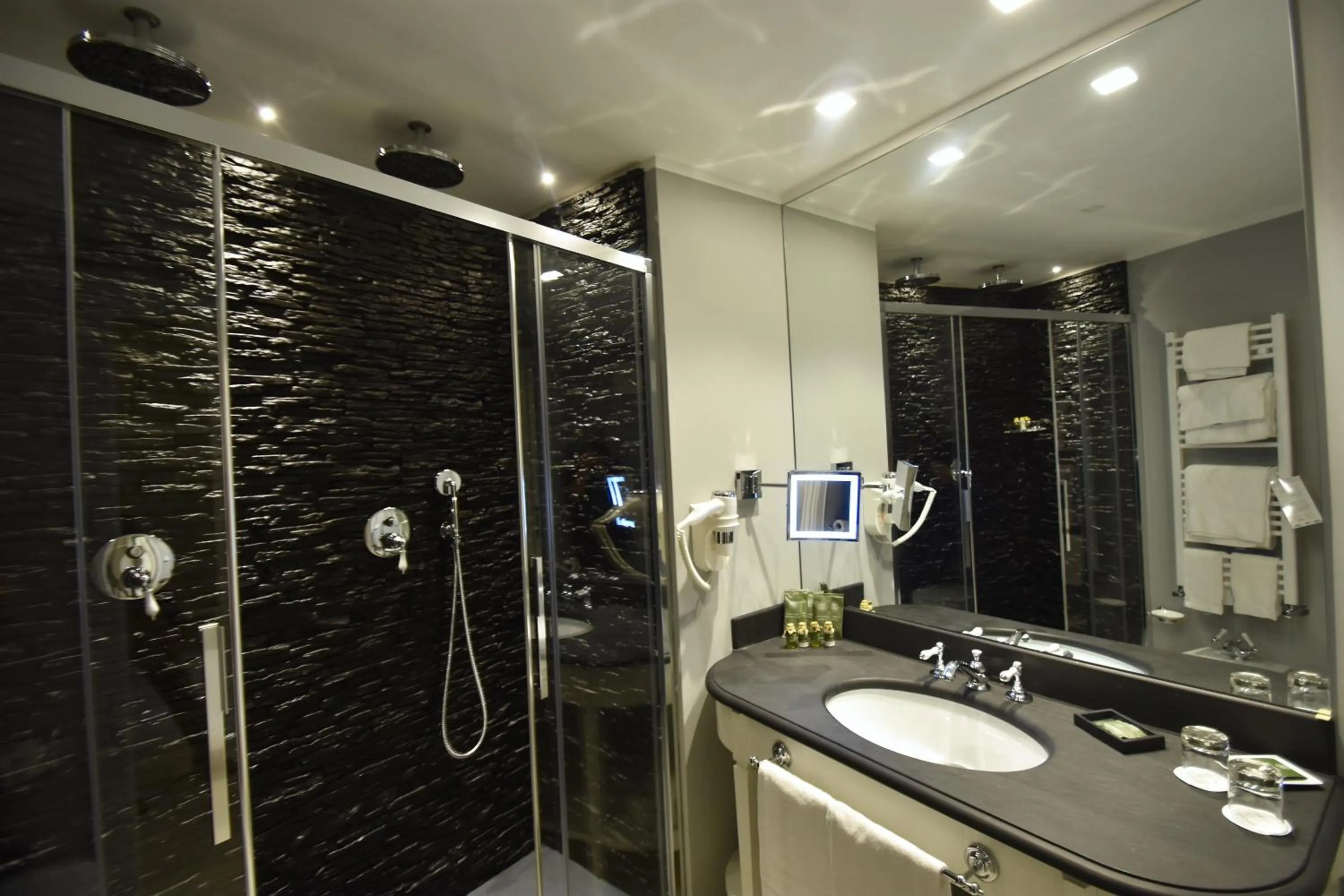 Bathroom in Hotel Vis à Vis