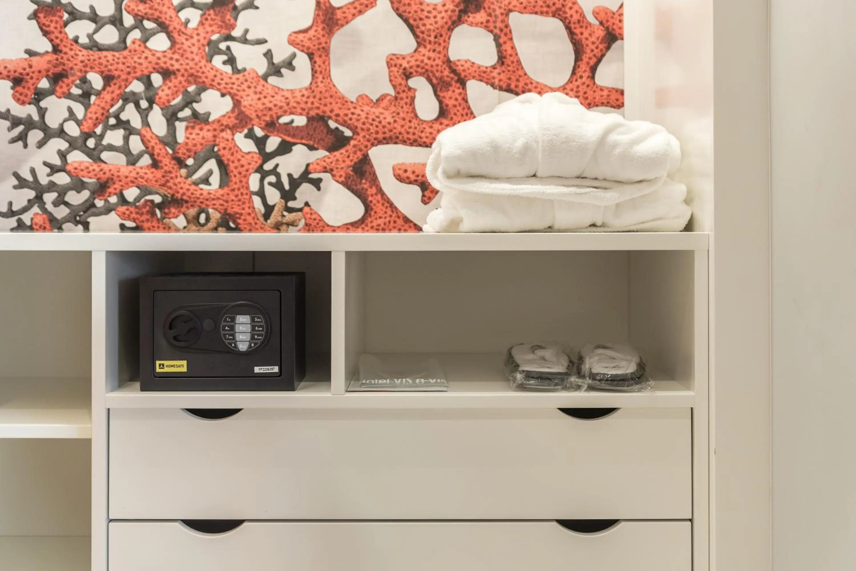 wardrobe in Hotel Vis à Vis