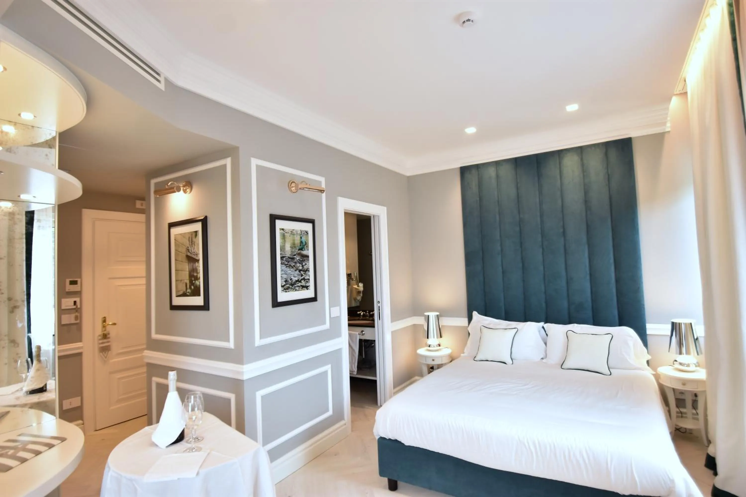 Photo of the whole room, Bed in Hotel Vis à Vis