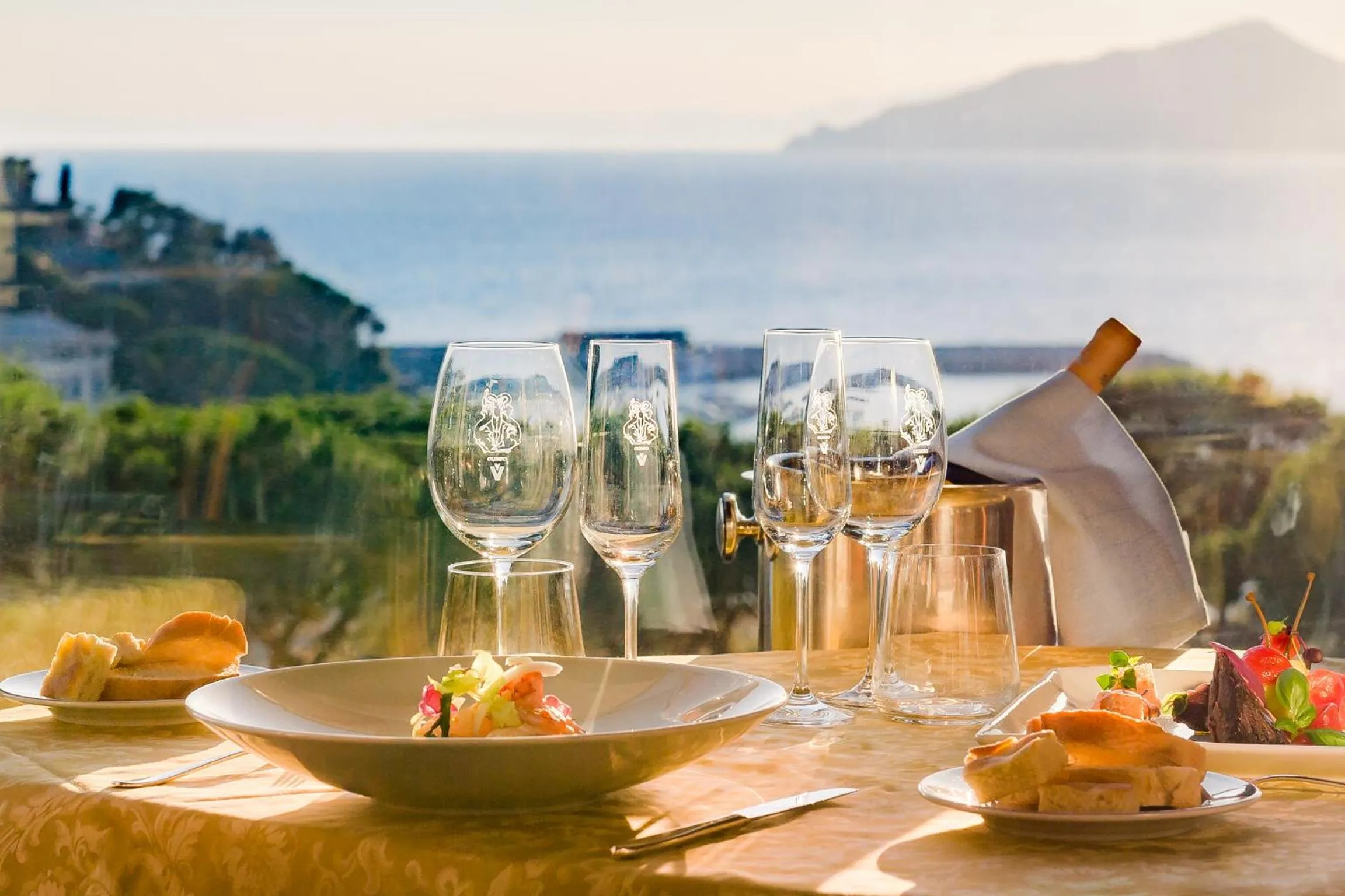 Restaurant/places to eat in Hotel Vis à Vis