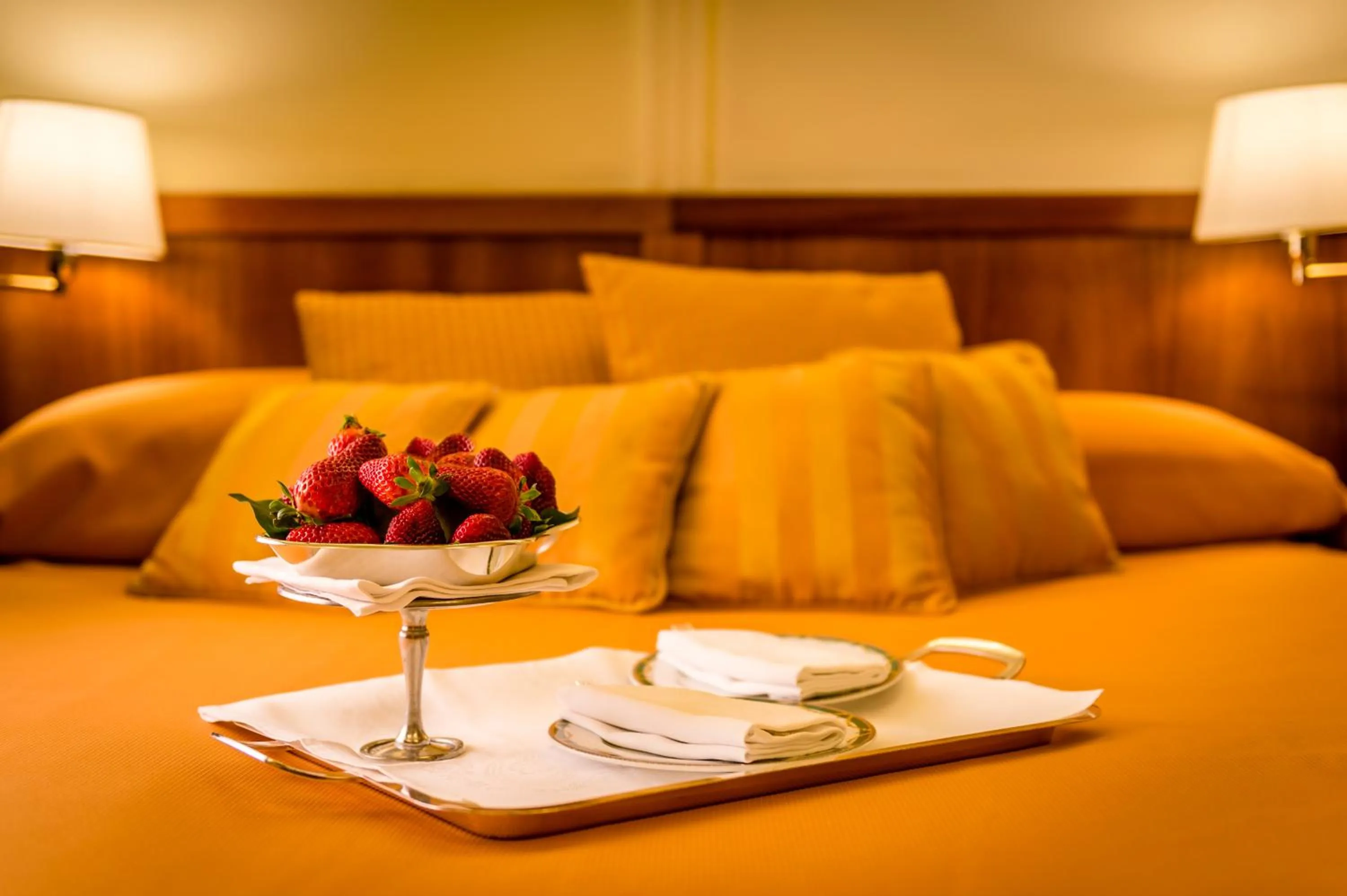 room service, Bed in Hotel Vis à Vis