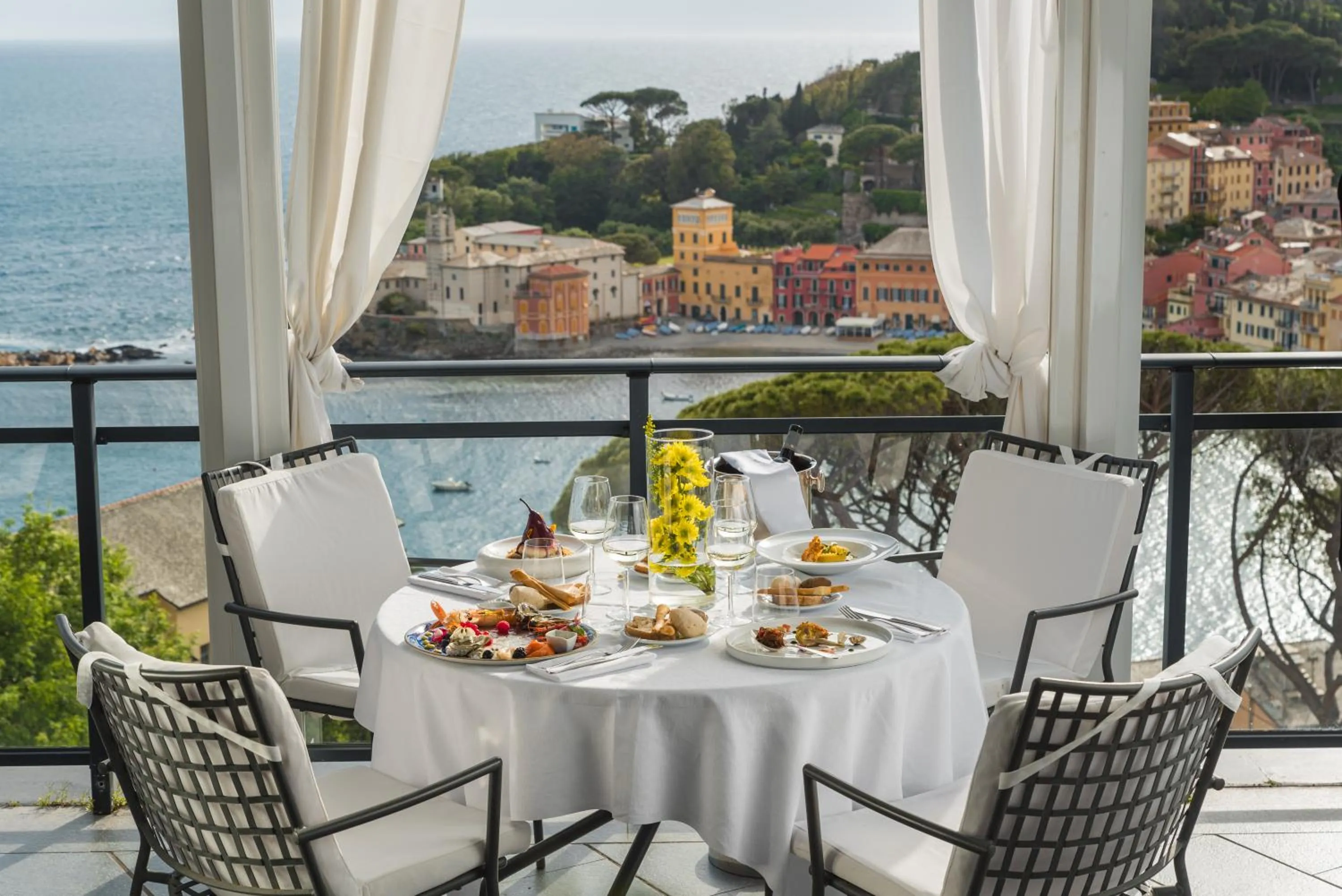 Food and drinks in Hotel Vis à Vis