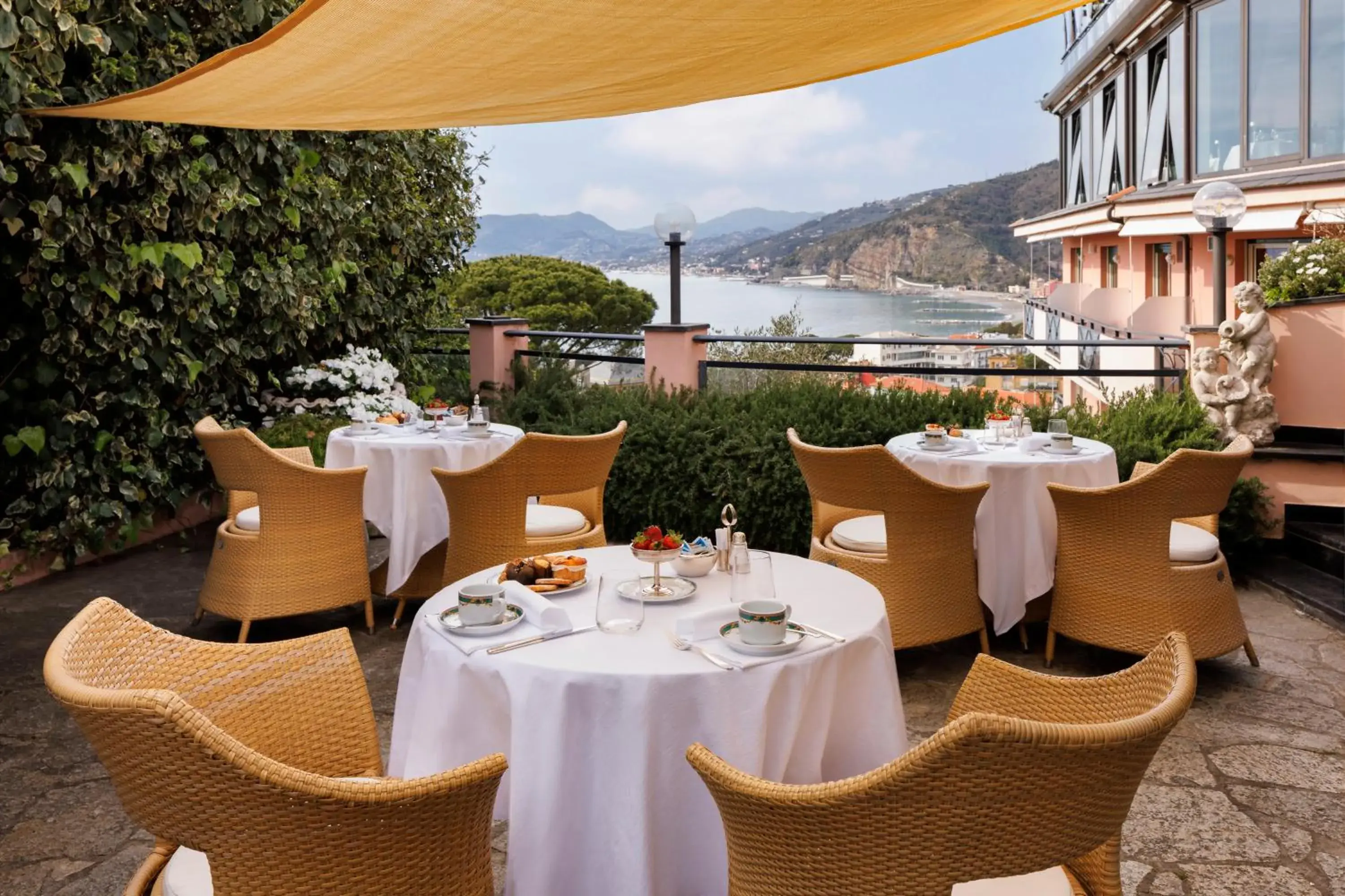 Restaurant/places to eat in Hotel Vis à Vis Restaurant/places to eat in Hotel Vis à Vis