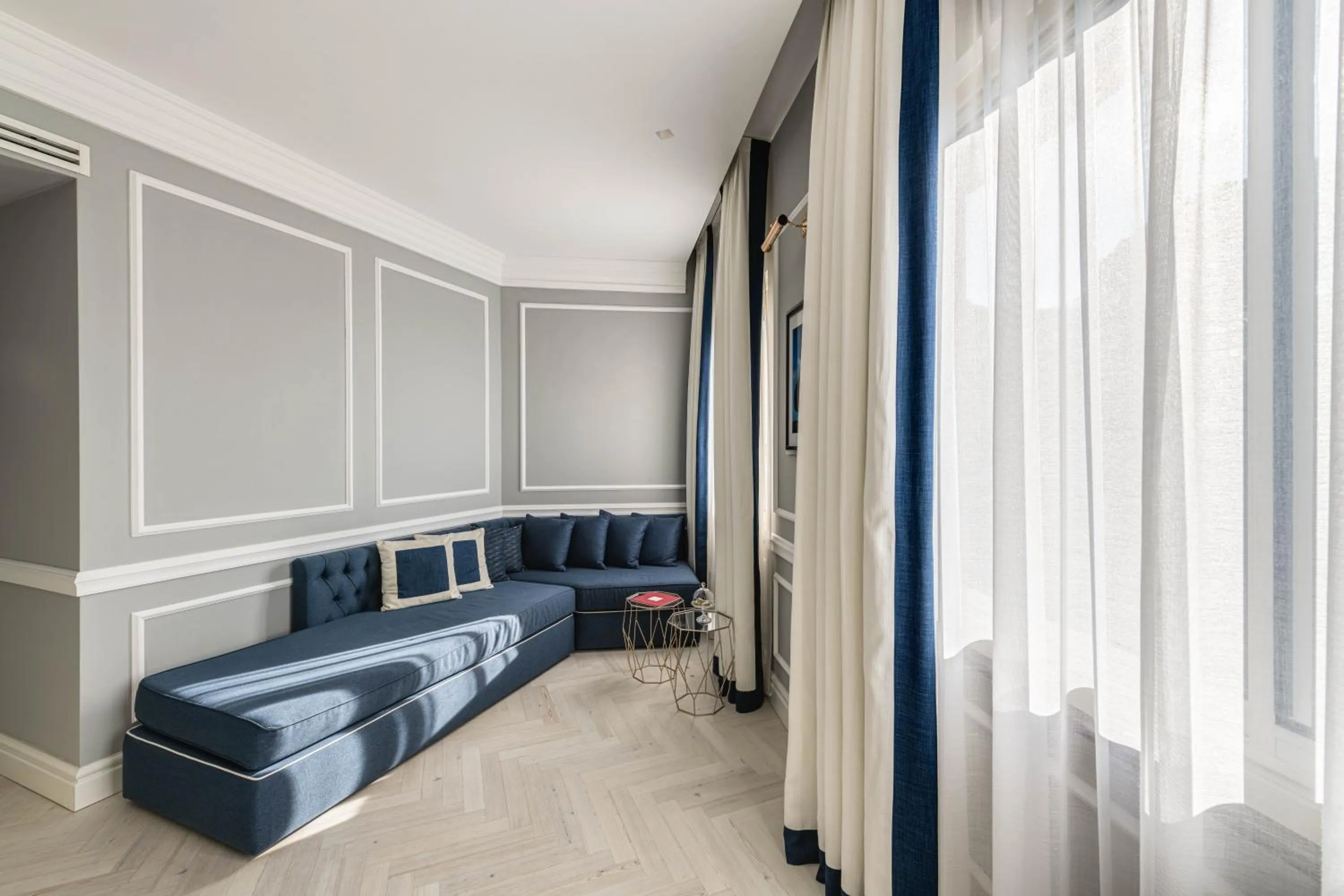 Living room, Bed in Hotel Vis à Vis