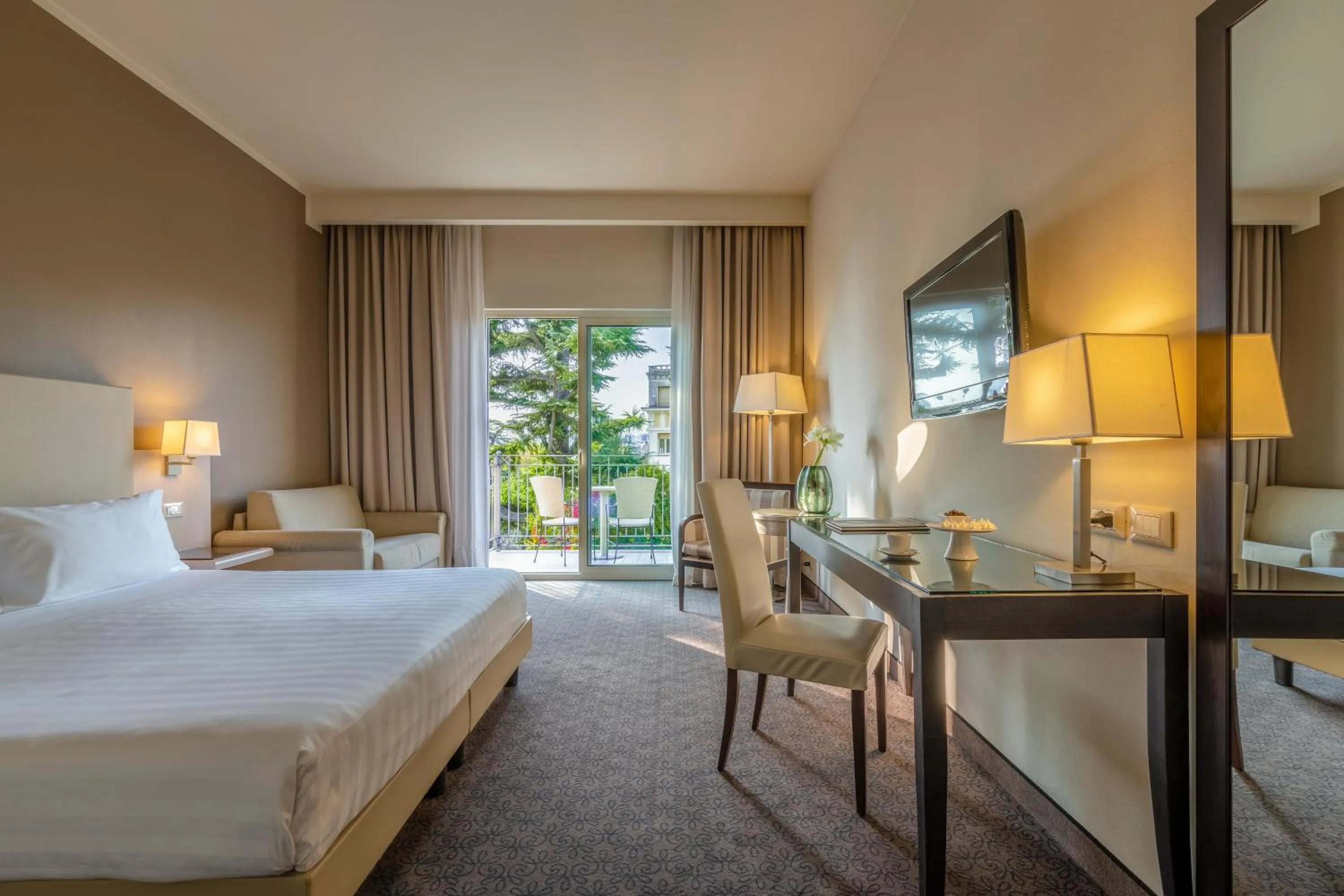 Photo of the whole room, Bed in Villa Rosa Hotel Desenzano