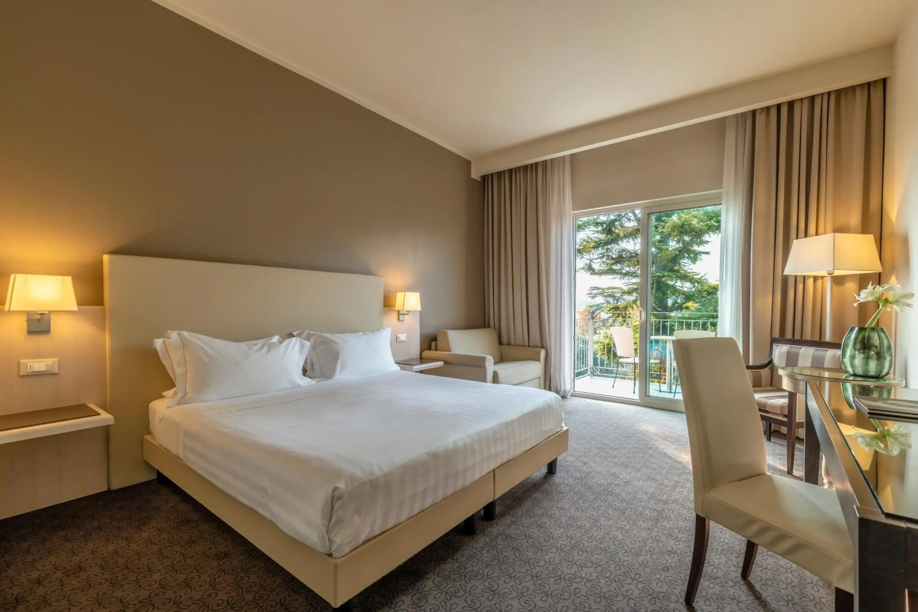 Superior Double Room with Balcony in Villa Rosa Hotel Desenzano Superior Double Room with Balcony in Villa Rosa Hotel Desenzano