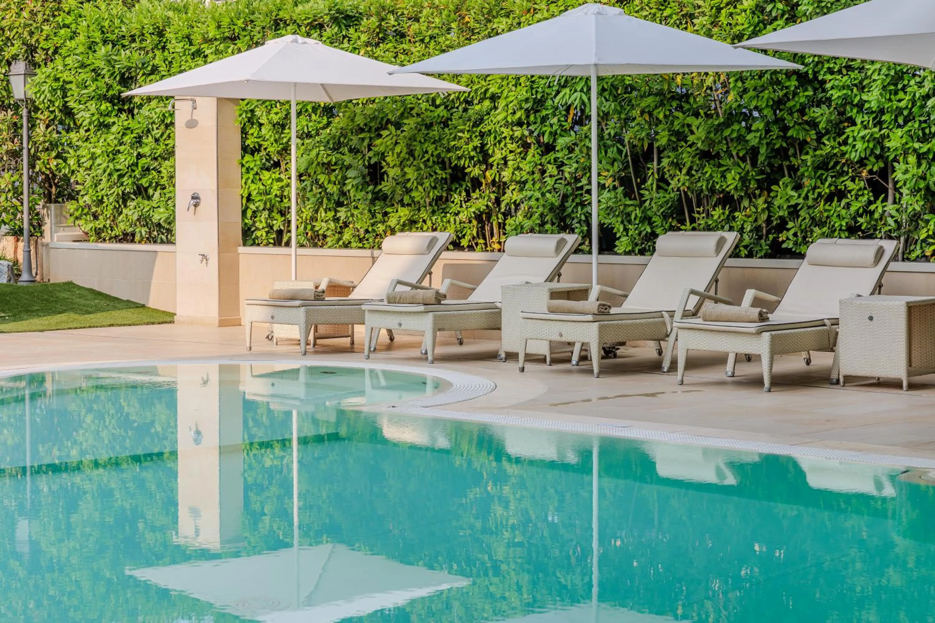 Swimming pool in Villa Rosa Hotel Desenzano