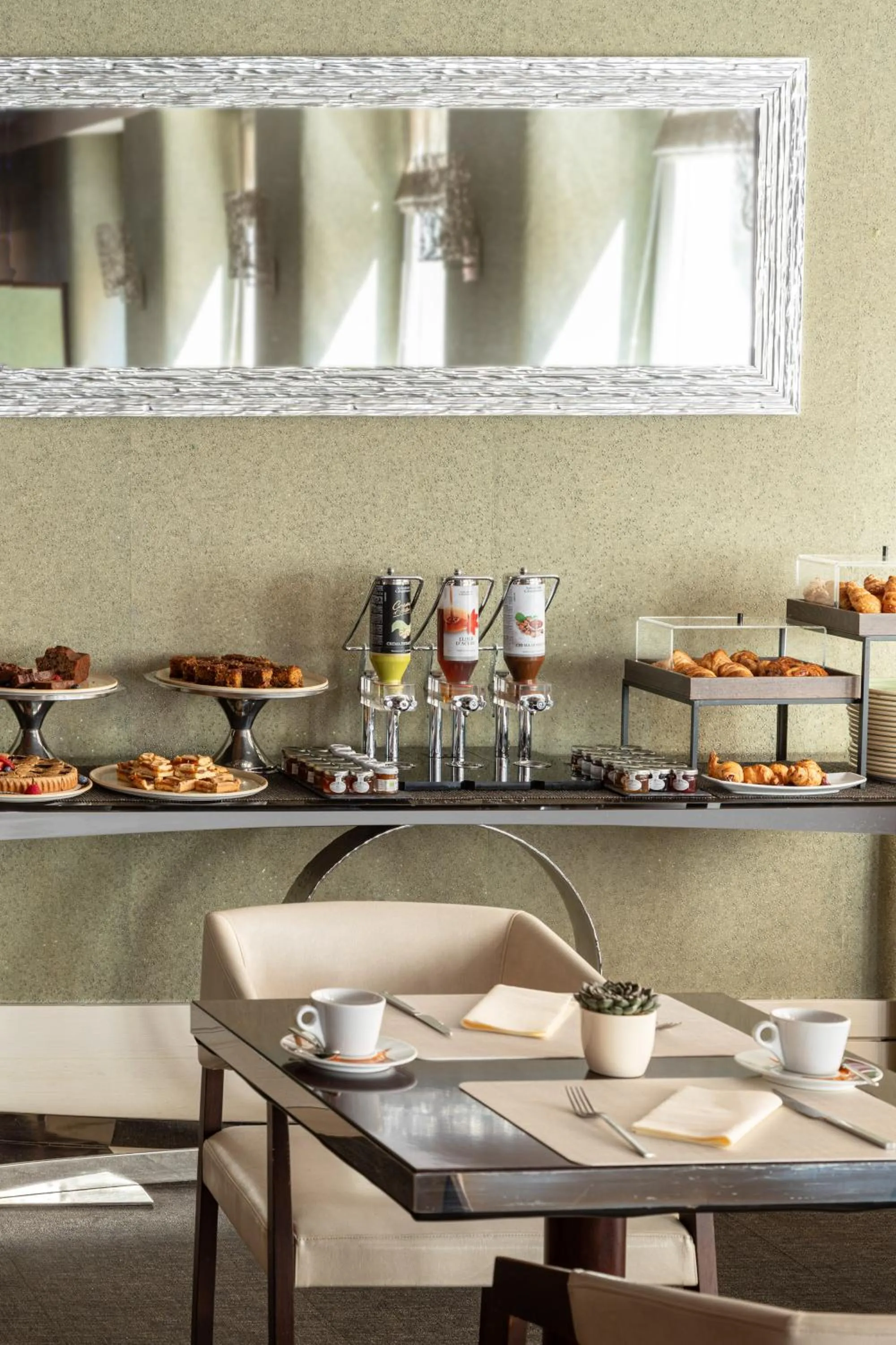 Coffee/tea facilities in Meliá Genova