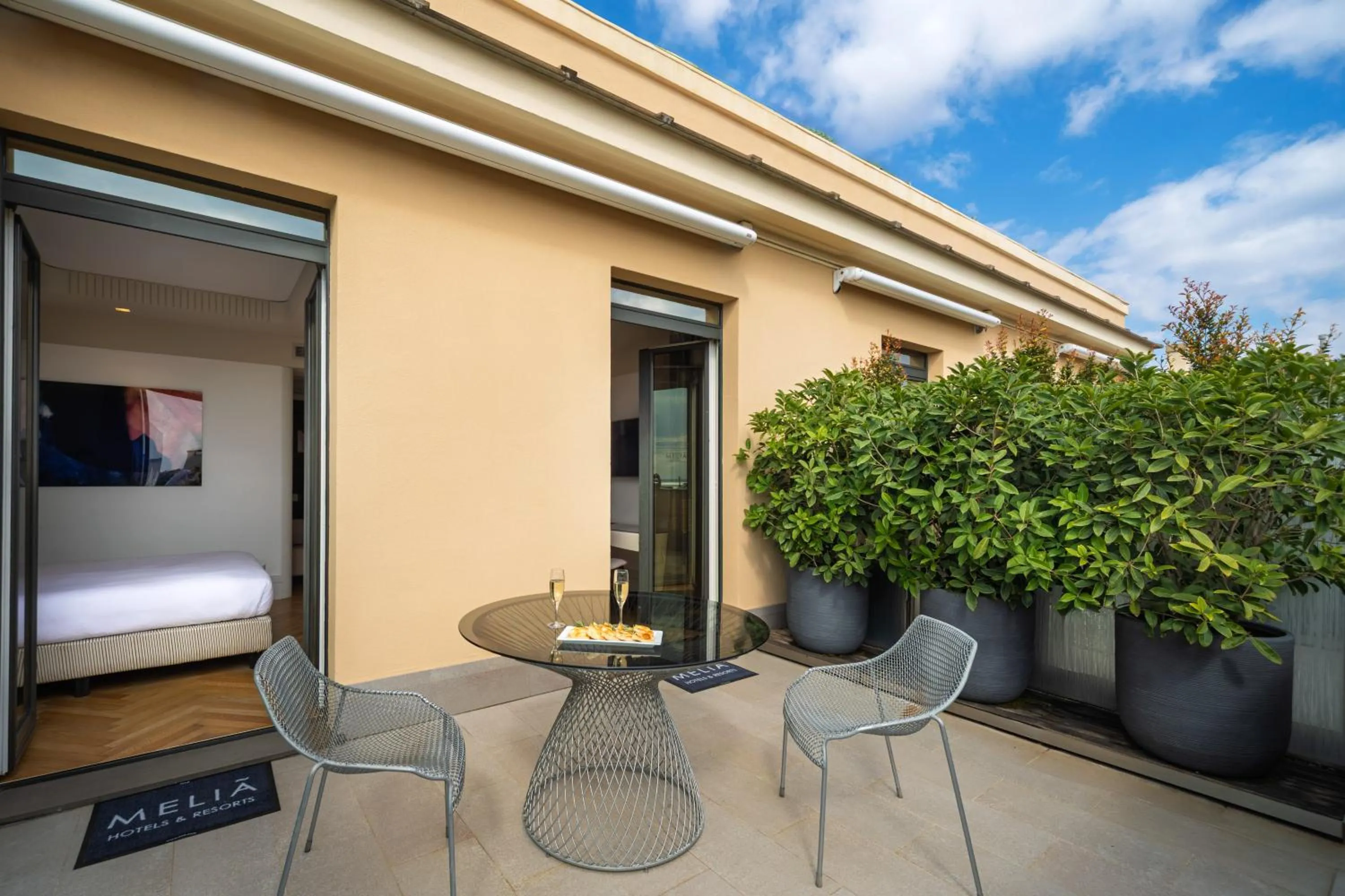 Balcony/Terrace, Bed in Meliá Genova