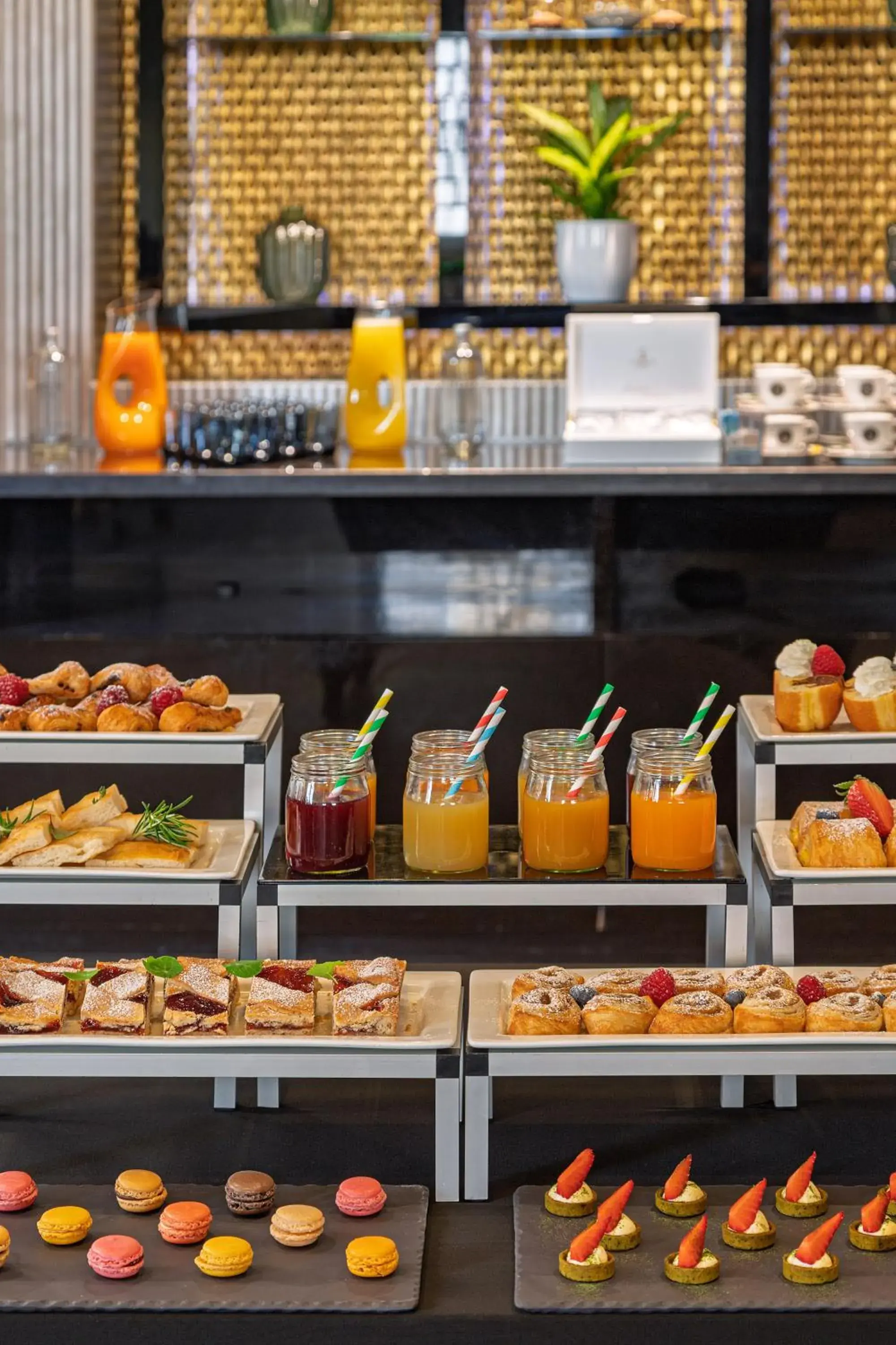 Food and drinks in Meliá Genova Food and drinks in Meliá Genova