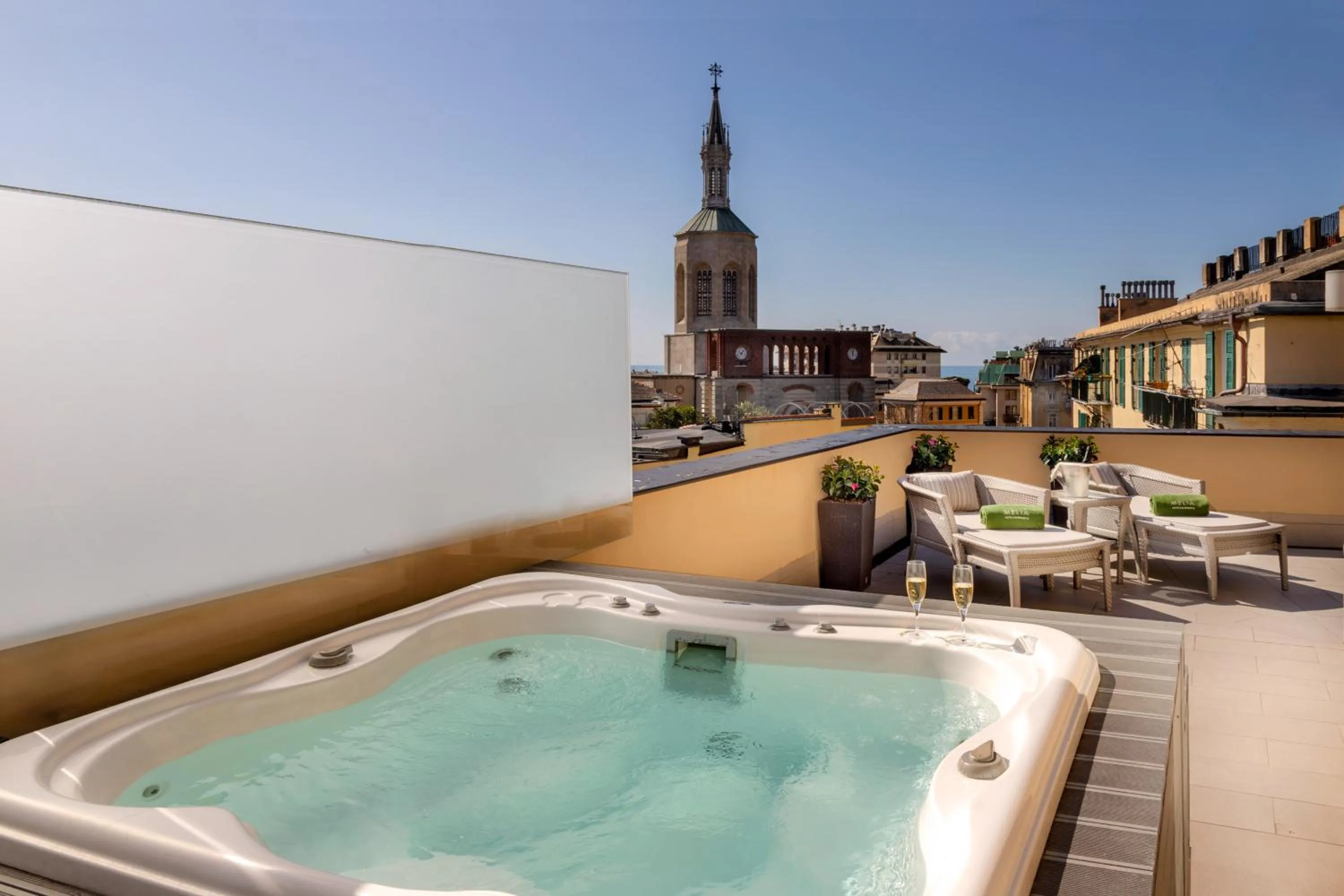 Hot Tub in Meliá Genova