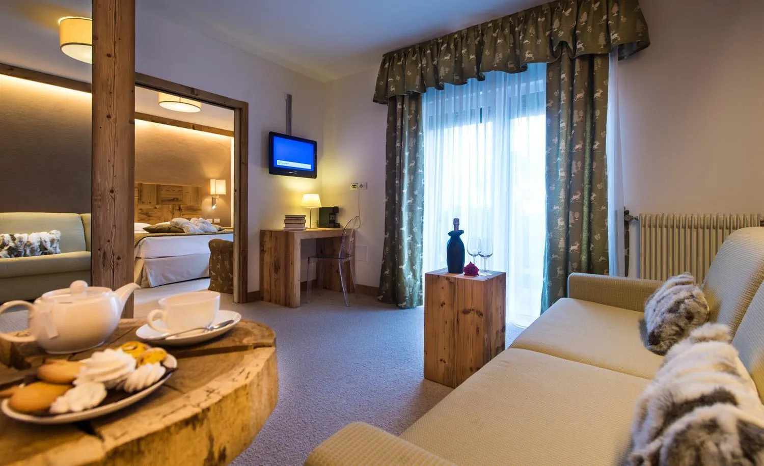 Living room, Bed in Alp Wellness Sport Hotel Panorama