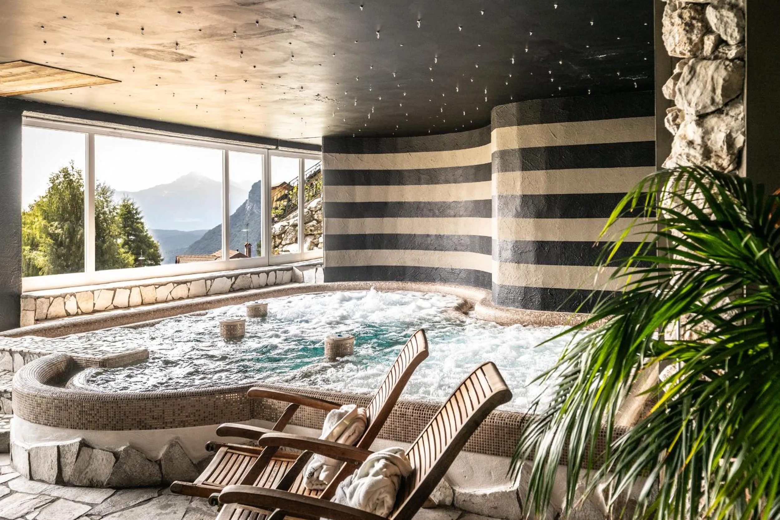 Hot Tub in Alp Wellness Sport Hotel Panorama