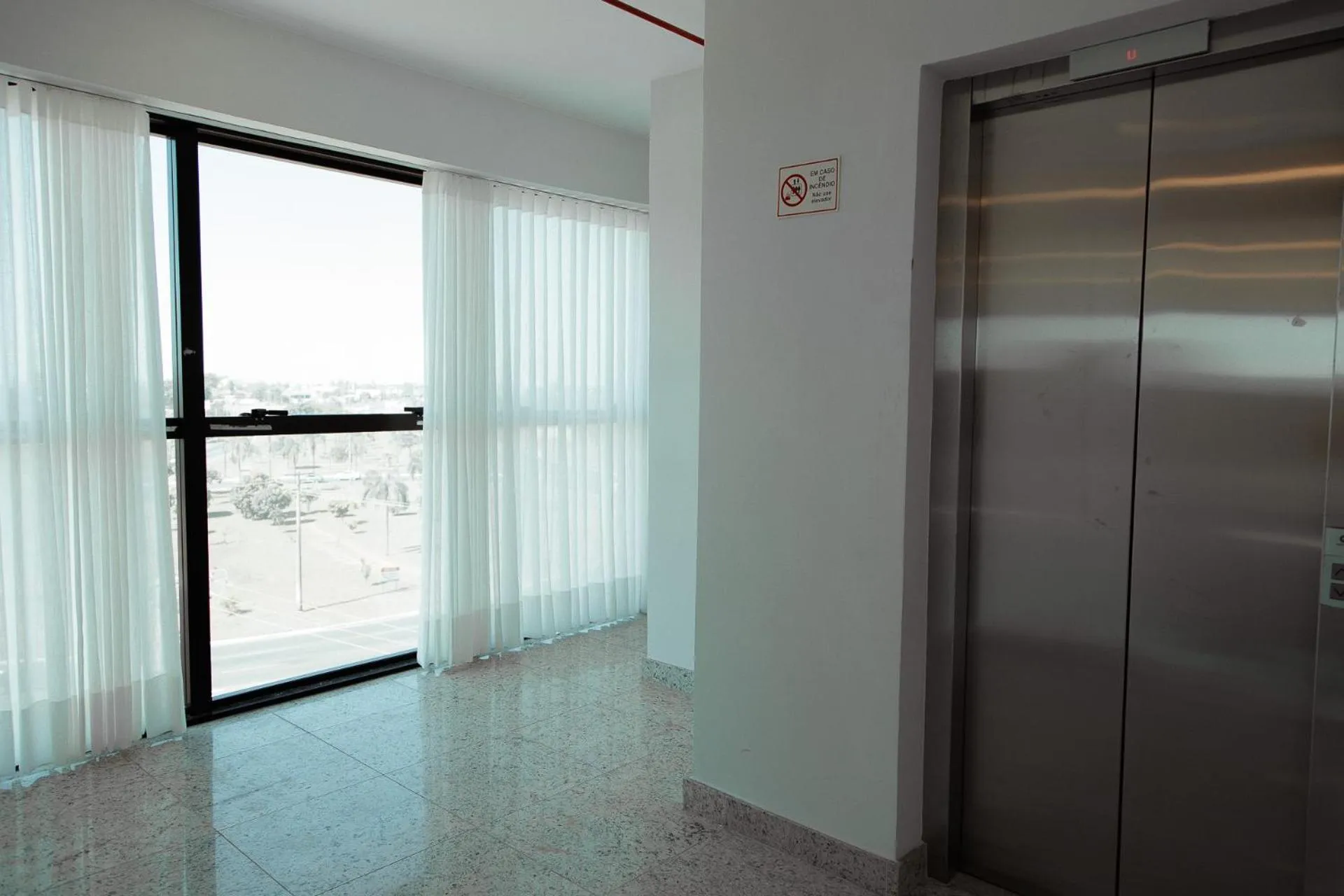 elevator in Miami Hotel by H Hotéis - Business