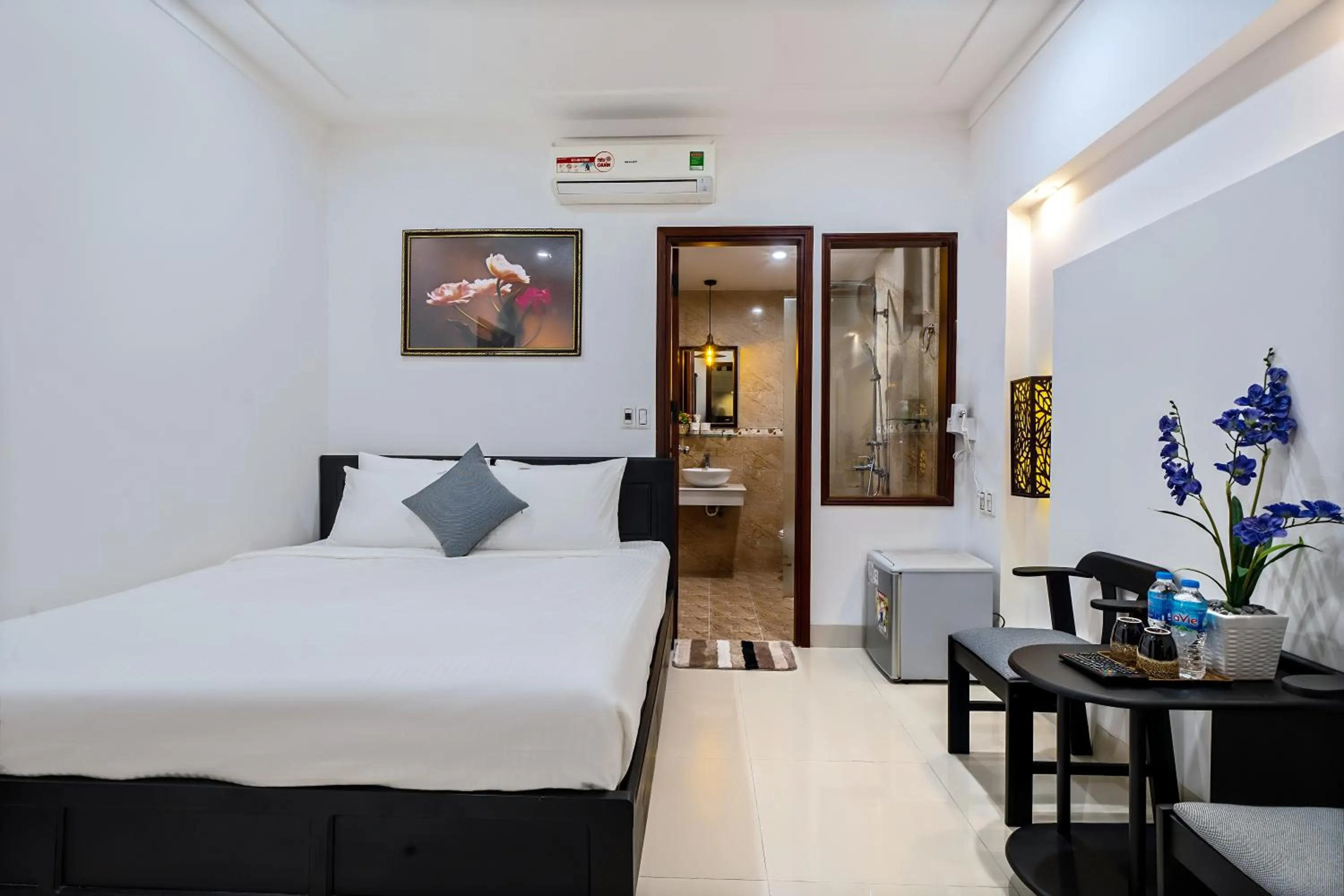 Photo of the whole room, Bed in 1 Stop Dory Hotel