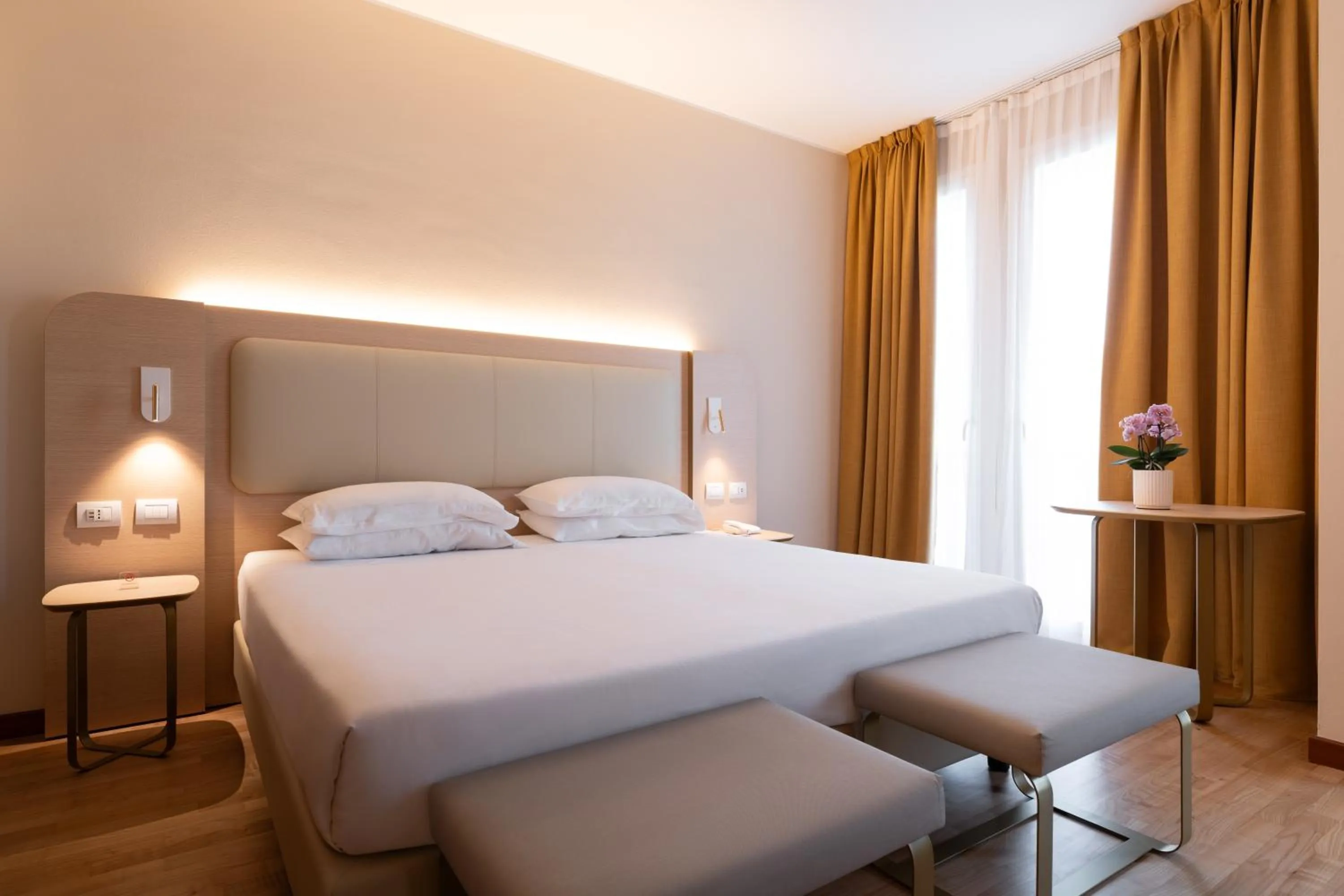 Bed in Hotel Raffaello