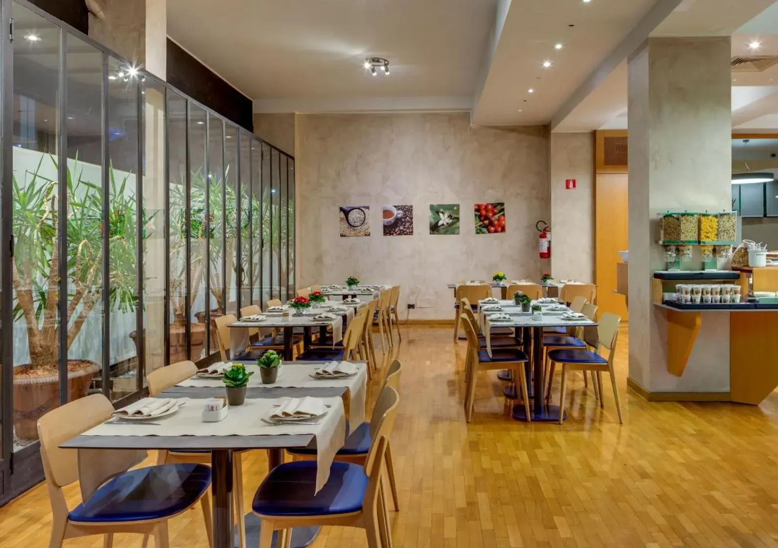 Restaurant/places to eat in Hotel Raffaello Restaurant/places to eat in Hotel Raffaello